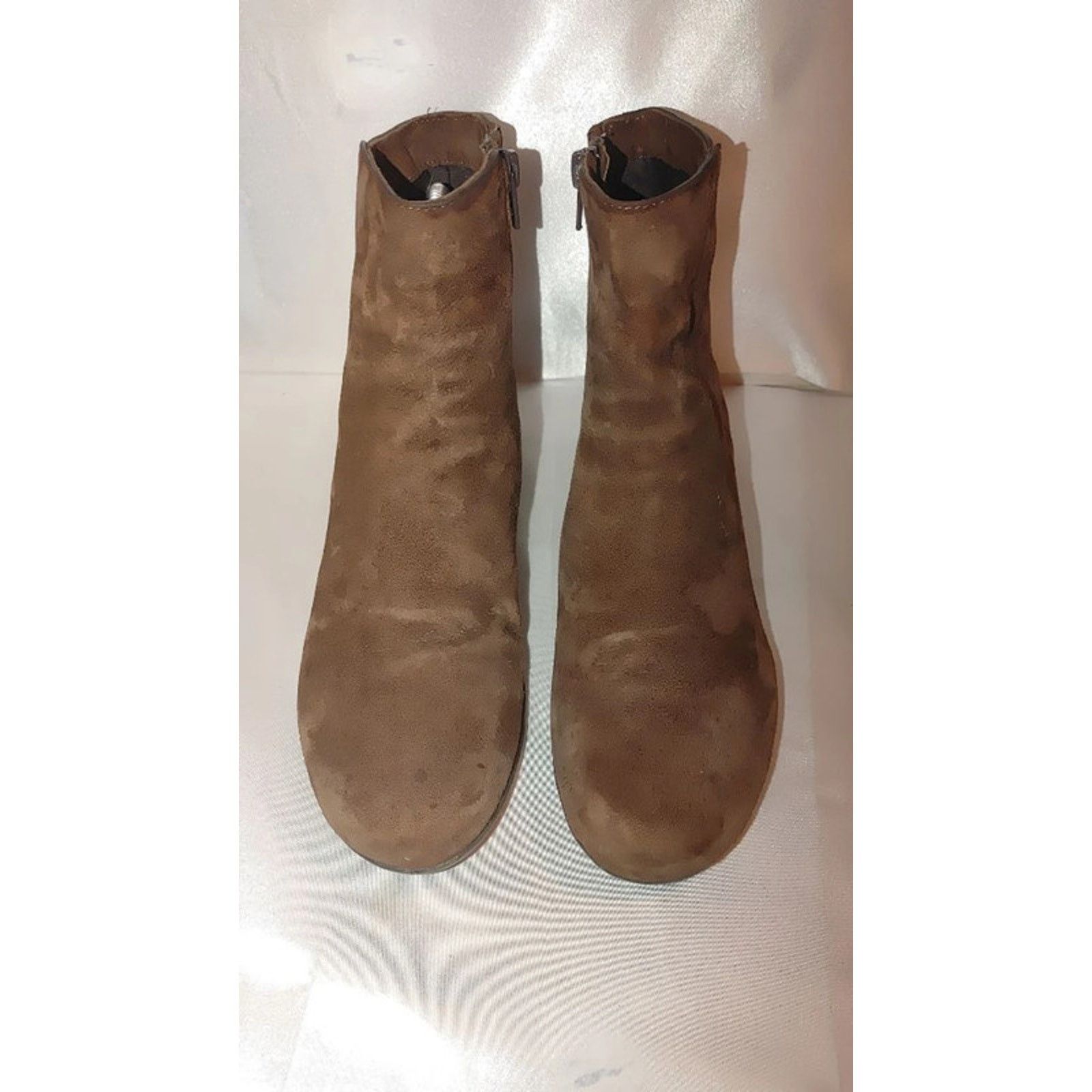 The Unbranded Brand Walking Cradles Elise Suede Ankle Boot Size 7M Size US 7.5 / IT 37.5 - 5 Thumbnail