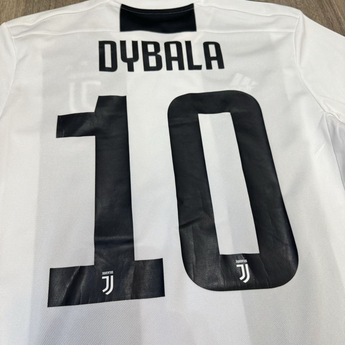Adidas Juventus 18/19 home shirt #10 Dybala (Bnwt) Size US S / EU 44-46 / 1 - 3 Thumbnail