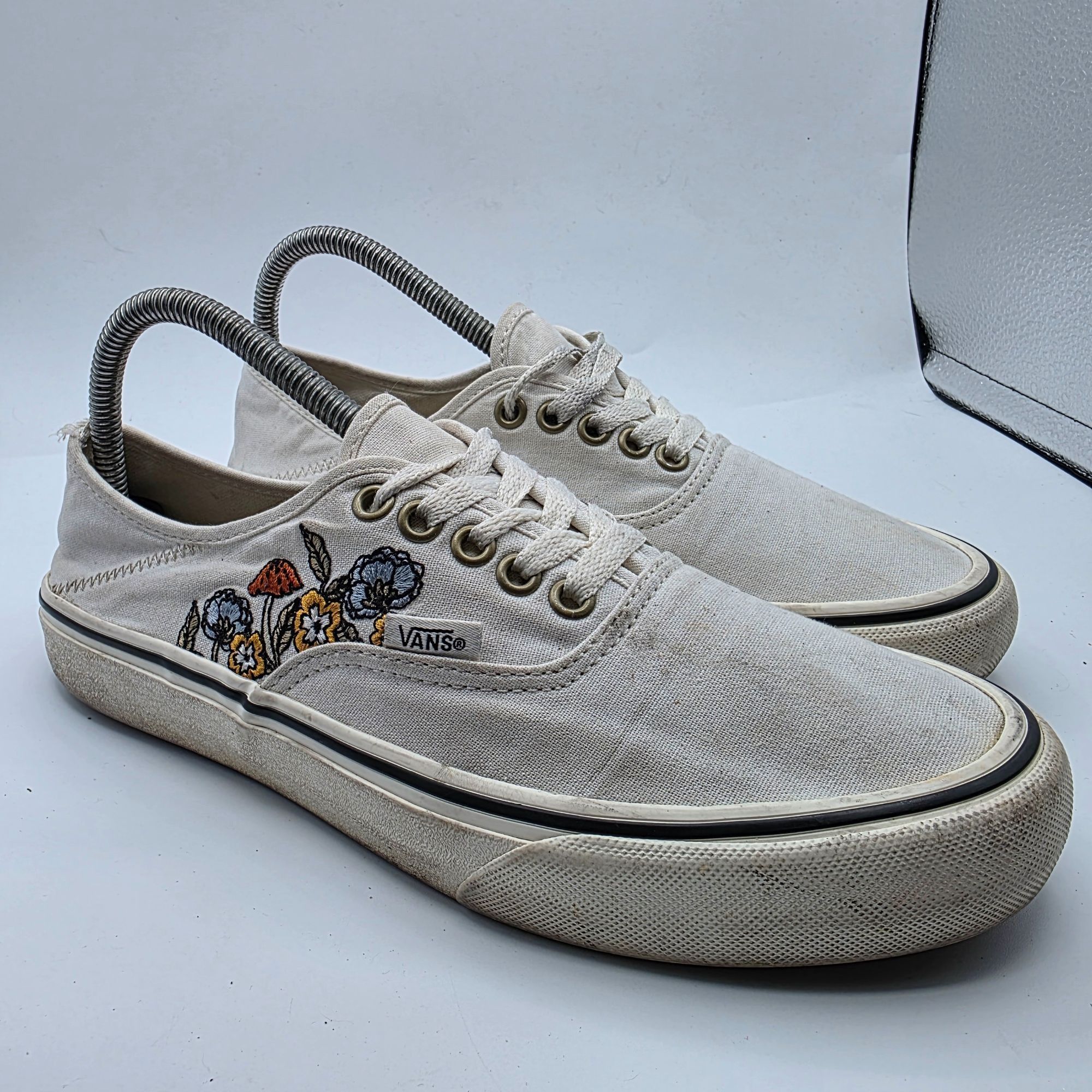Vans Vans EcoCush Womens Size 9 White Canvas Sneakers Floral Embr Size US 9 / IT 39 - 1 Thumbnail