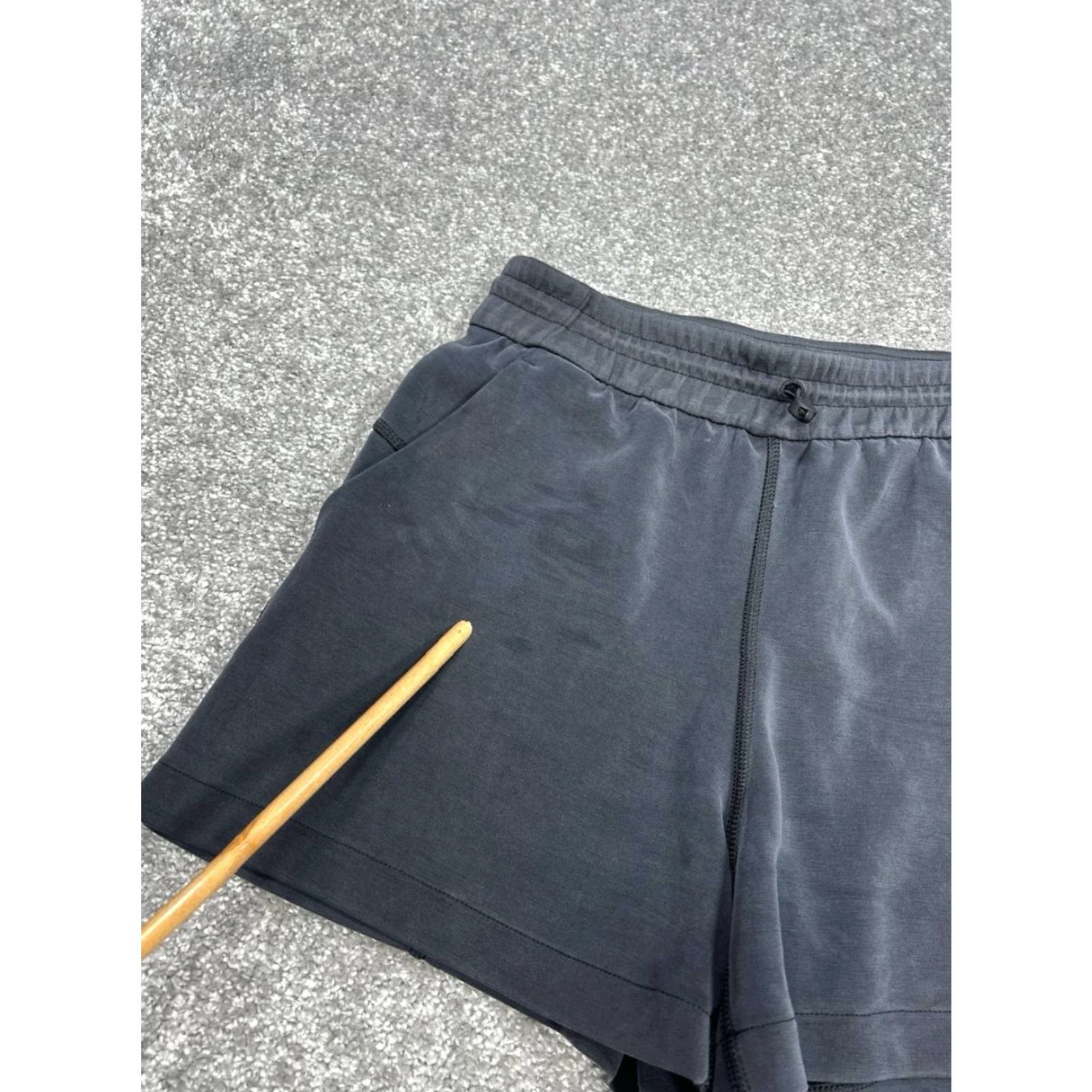 Lululemon Lululemon Shorts Womens 4 Softstreme HR 3.5" Gray Sports Activewear Gym Running Satin? Size 27" / US 4 / IT 40 - 2 Thumbnail