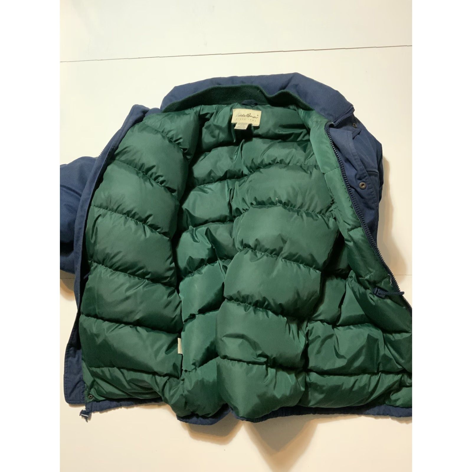 Eddie Bauer VINTAGE Eddie Bauer Goose Down Quilted Lined Navy Puffer Full Zip Jacket Sz. M Mens Blue Down Quilted Puffer Jacket 52x34x27 Size US M / EU 48-50 / 2 - 3 Thumbnail