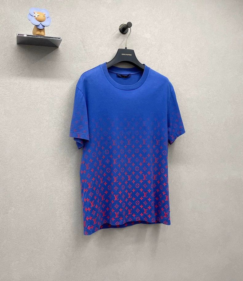 Louis Vuitton Louis Vuitton Blue gradient short sleeve Size US M / EU 48-50 / 2 - 3 Thumbnail