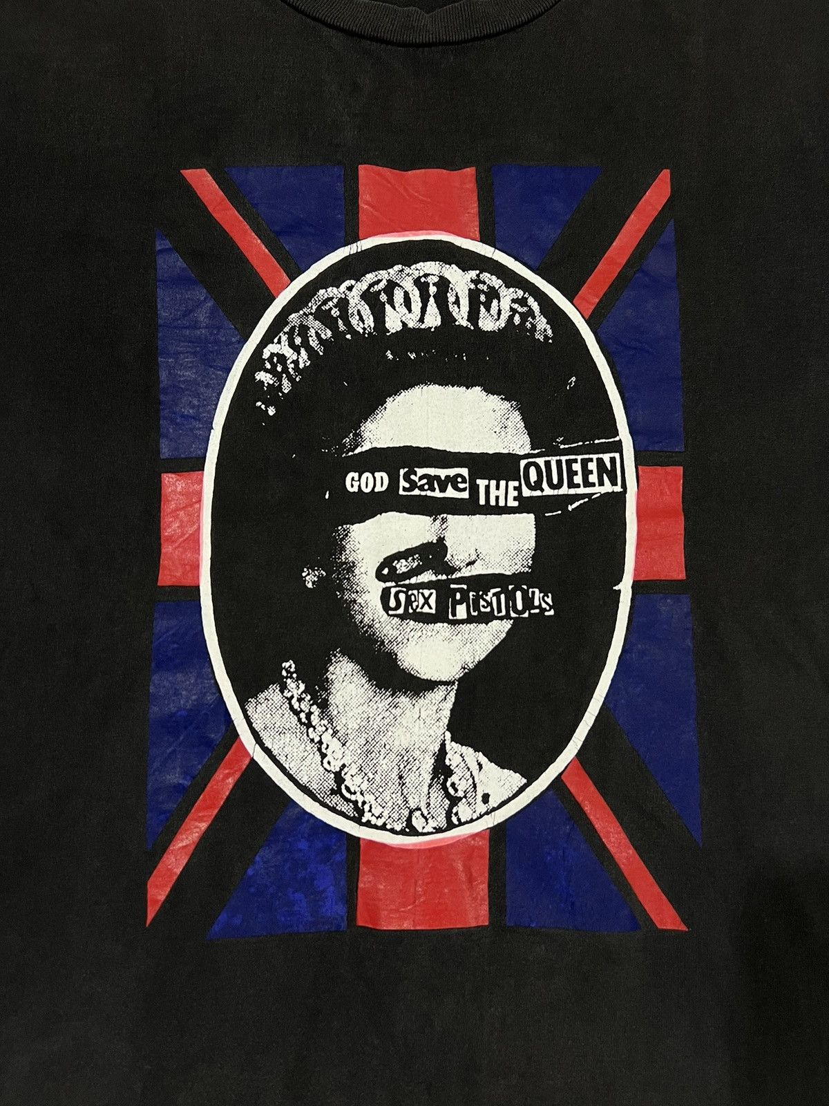 Band Tees × Vintage Vintage 2002 Sex Pistol God Save Queen Single Stitch Shirt Size US L / EU 52-54 / 3 - 4 Thumbnail