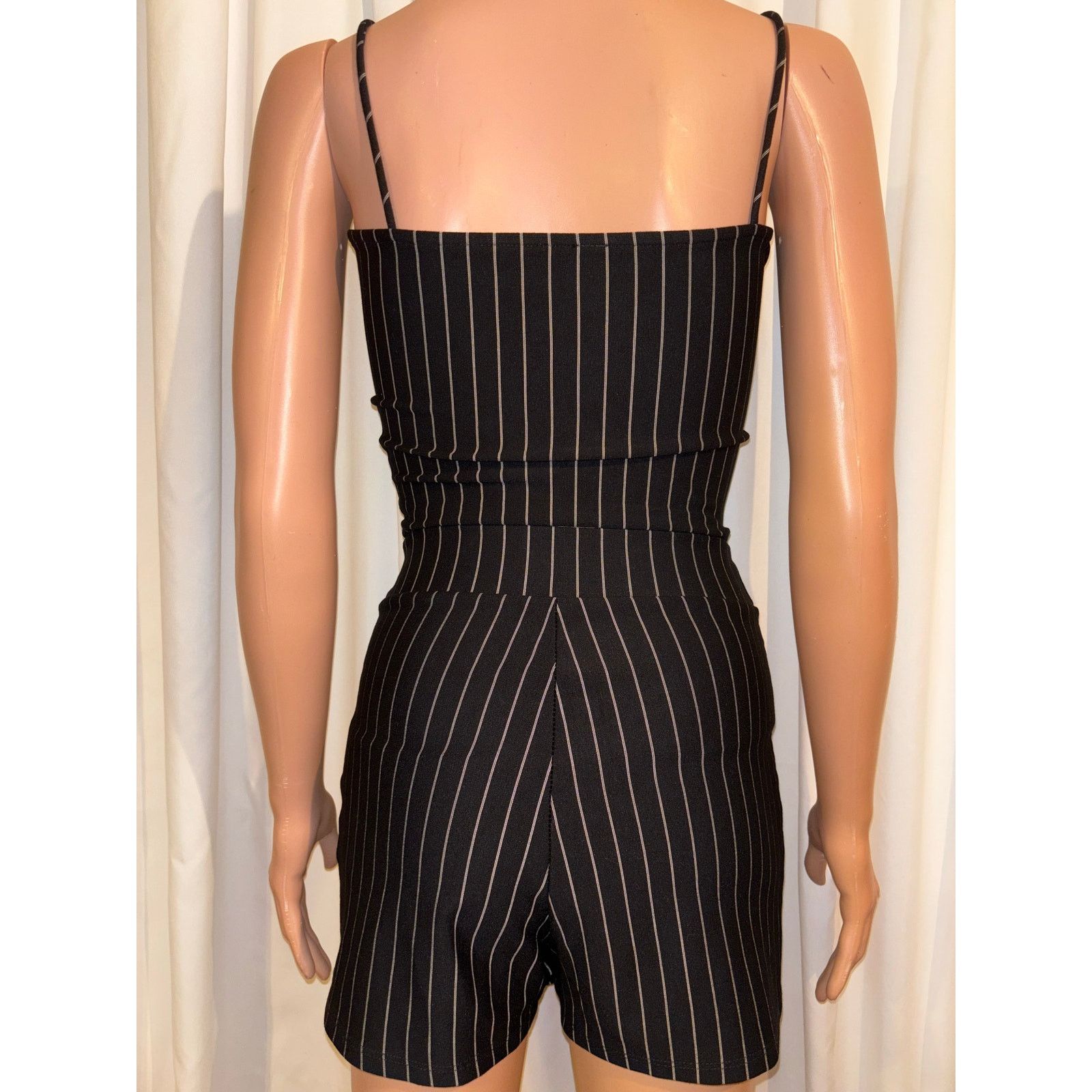 The Unbranded Brand Luv Liz 2 Piece Pinstripe Outfit Size Small Size S / US 4 / IT 40 - 3 Thumbnail