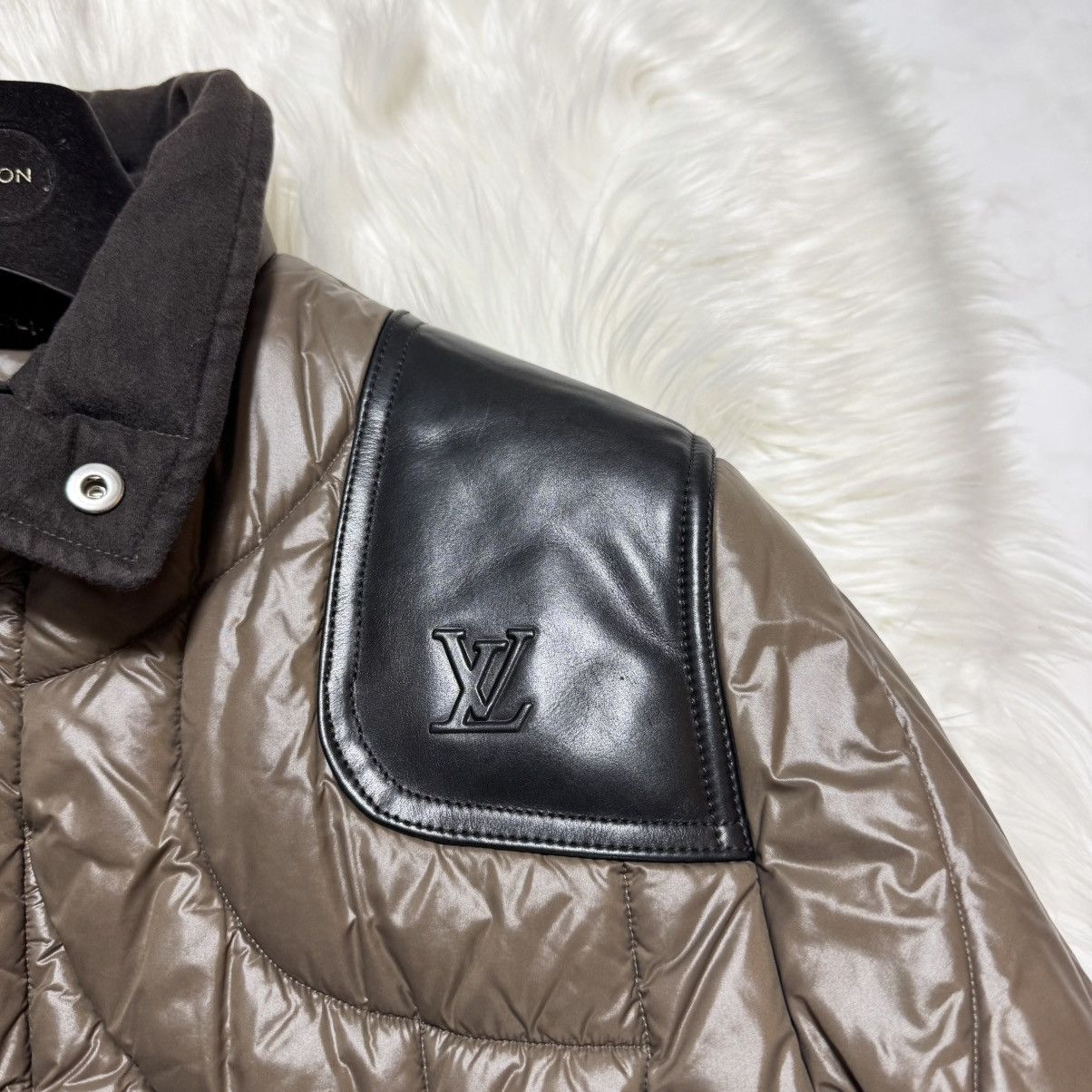 Louis Vuitton Louis Vuitton leather LV logo nylon Jacket 44 Size US S / EU 44-46 / 1 - 12 Thumbnail