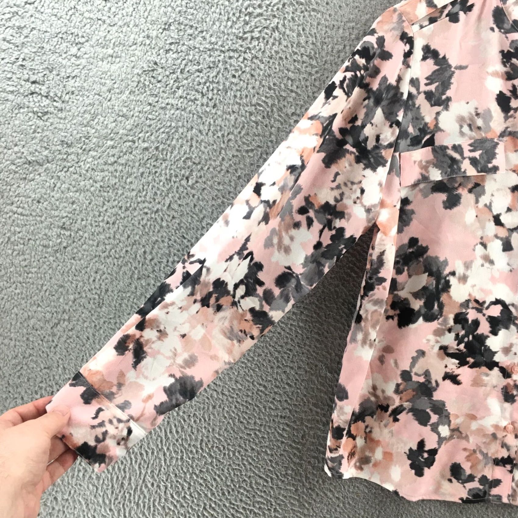 Calvin Klein Calvin Klein Blouse Top Womens M Pink Floral Long Sleeve Casual V-Neck Roll Tab Sleeve Shirt Pattern Floral Ladies Mens Womens Size M / US 6-8 / IT 42-44 - 6 Thumbnail