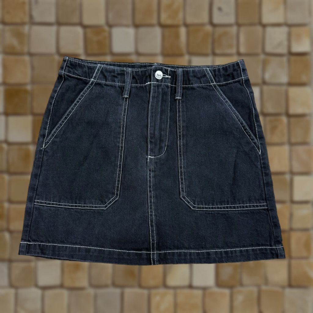 Forever 21 Forever 21 Black Denim Mini Skirt Womens Medium With Pockets Size 32" / US 10 / IT 46 - 1 Thumbnail