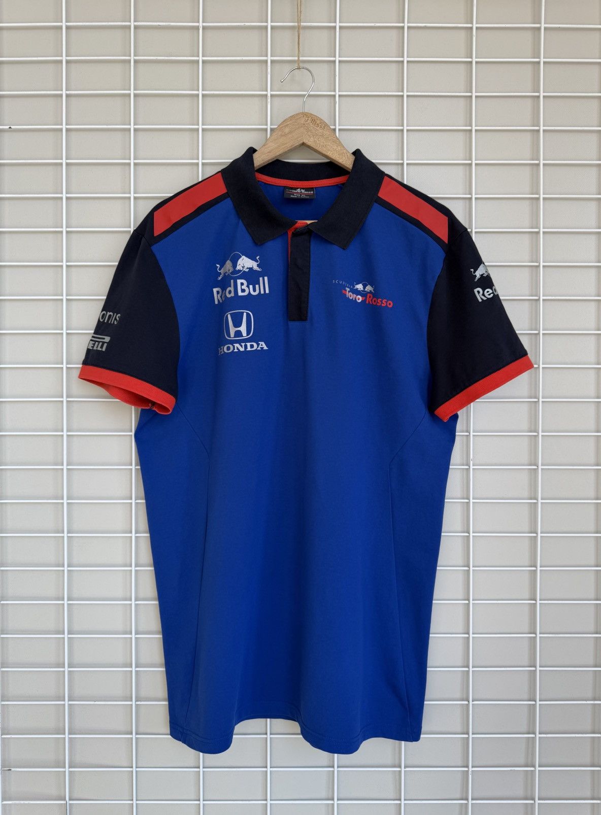 Red Bull Scuderia Red Bull Toro Rosso Racing Shirt Mens Size L/XL Size US XL / EU 56 / 4 - 1 Thumbnail