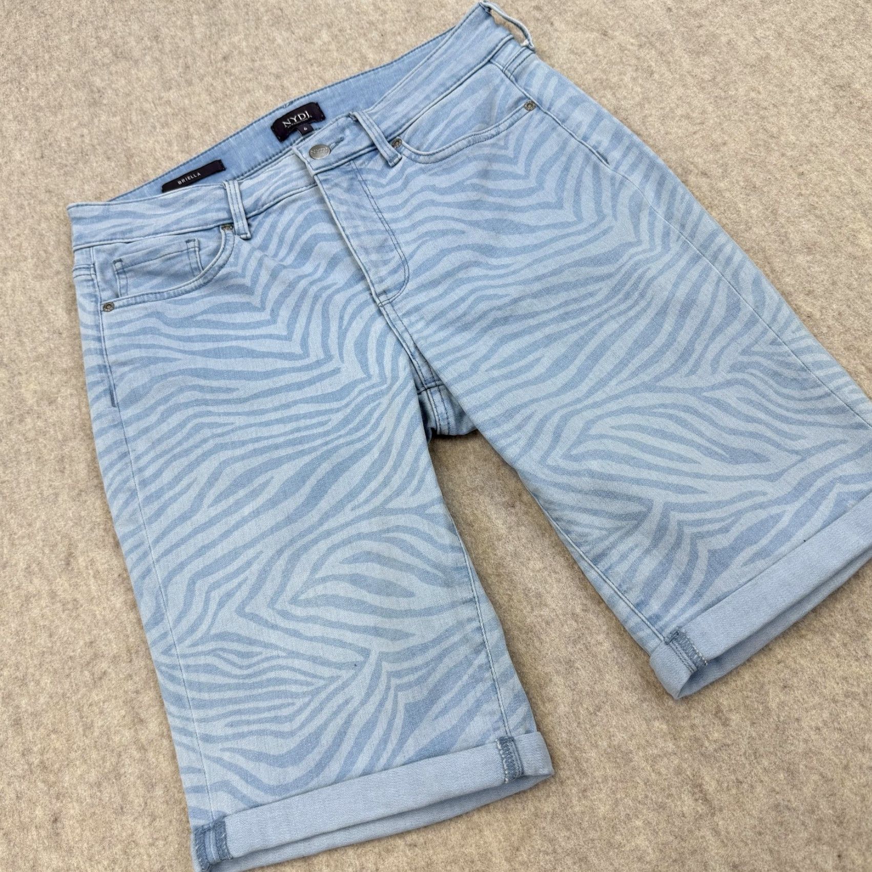 NYDJ NYDJ Bermuda Shorts Womens 6 Blue Zebra Print Mid Rise Denim Lift Tuck Shirt Size 28" / US 6 / IT 42 - 2 Thumbnail