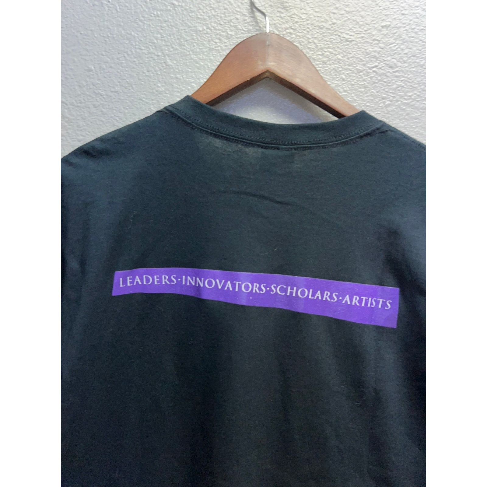 Gildan Vinage Lisa MVHS Shirt Leaders innovators Scholars Artists Size US XL / EU 56 / 4 - 6 Thumbnail