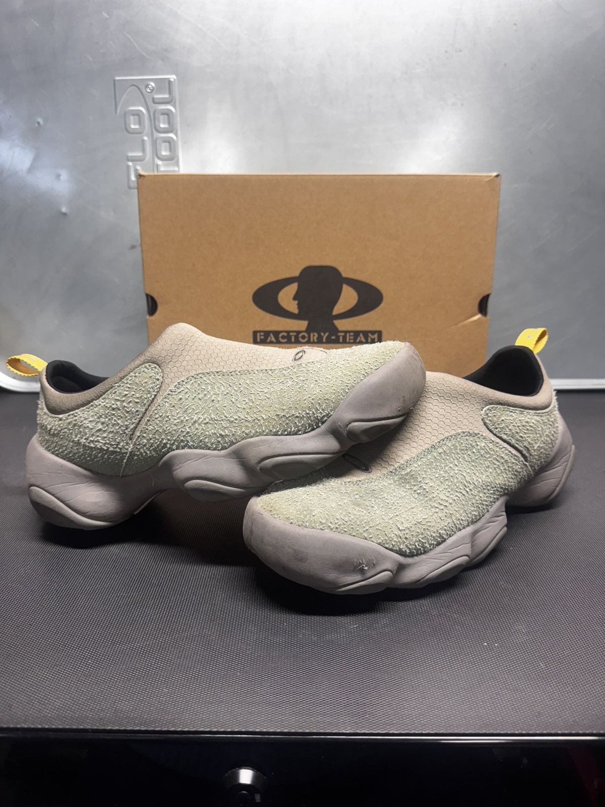 Brain Dead × Oakley Brain dead x oakley factory team flesh Size US 10 / EU 43 - 2 Thumbnail