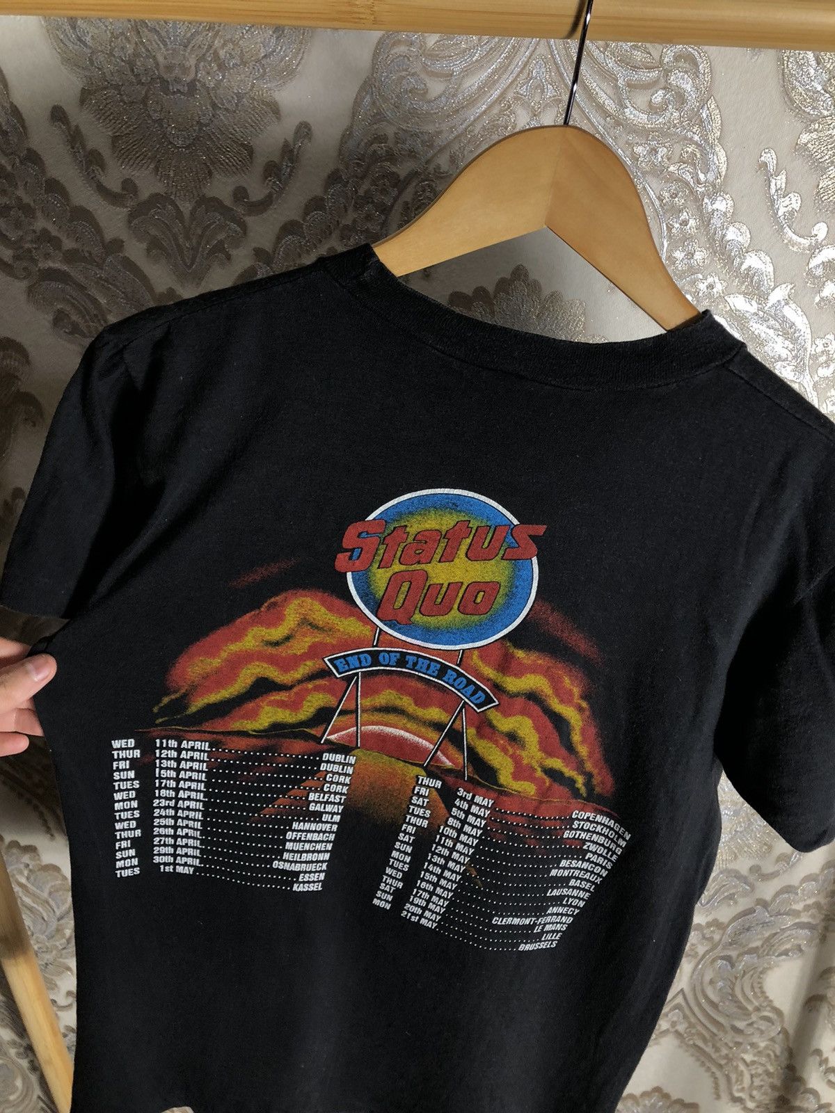 Band Tees VINTAGE STATUS QUO WORLD TOUR ROCK T-SHIRT RETRO Y2K 90s USA Size US M / EU 48-50 / 2 - 4 Thumbnail
