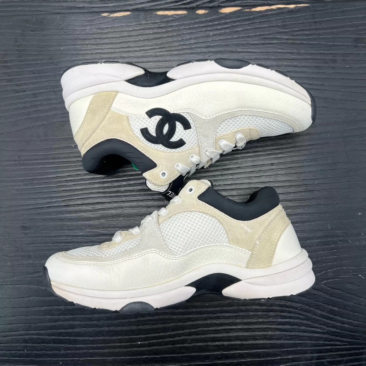 Chanel Chanel 22k Cream & Black 36.5 Size US 6 / IT 36 - 2 Thumbnail