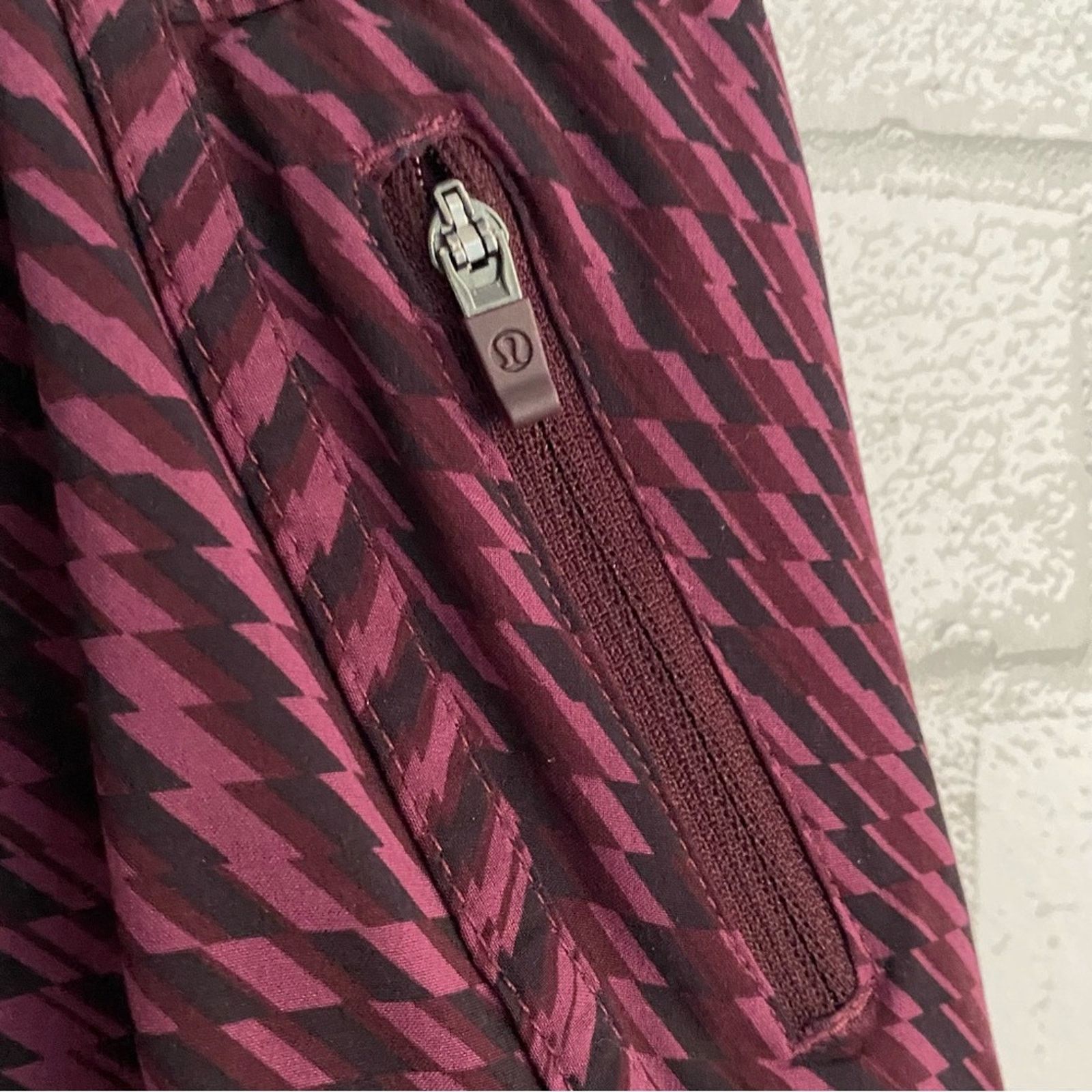 Lululemon Lululemon Tracker Short III Stretch Bordeaux Drama 4 EUC Size 24" / US 00 / IT 34 - 7 Thumbnail