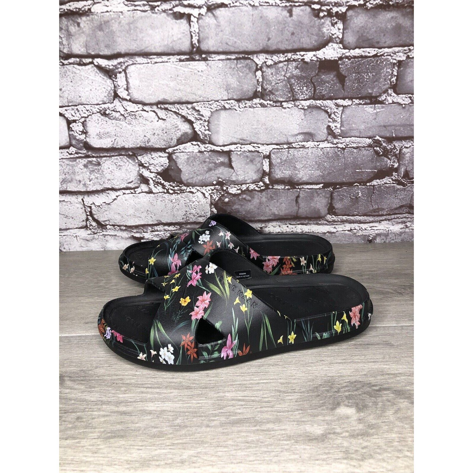 Cole Haan Cole Haan Grand Os. 25390 Black Rubber Floral Print Sandals Size US 7 / IT 37 - 11 Thumbnail