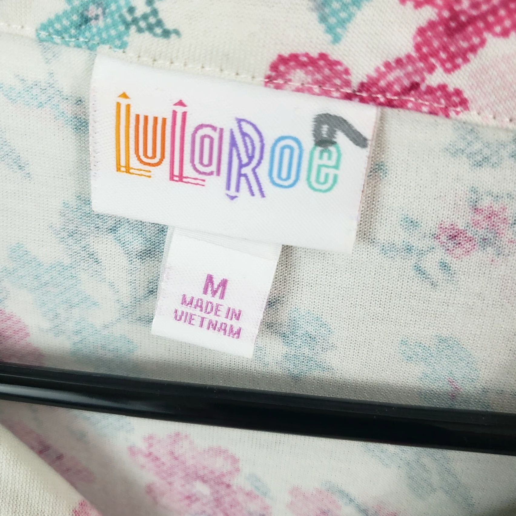 Vintage VINTAGE? No — Actually: LuLaRoe Valentina top White Pink Floral Button-Up Shirt Women M Size M / US 6-8 / IT 42-44 - 5 Thumbnail