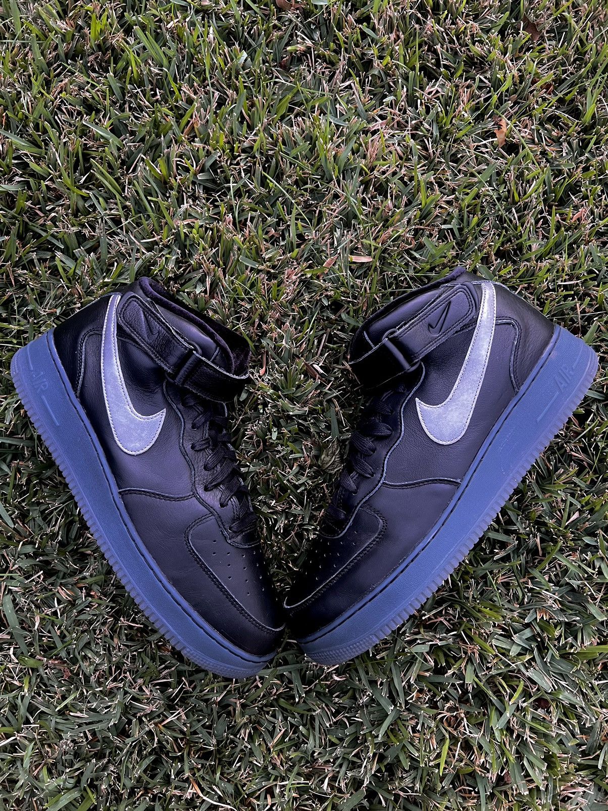 Nike CLEAN Nike Air Force 1 Mid Lux Velvet size 13 Black Shoes Size US 13 / EU 46 - 2 Thumbnail