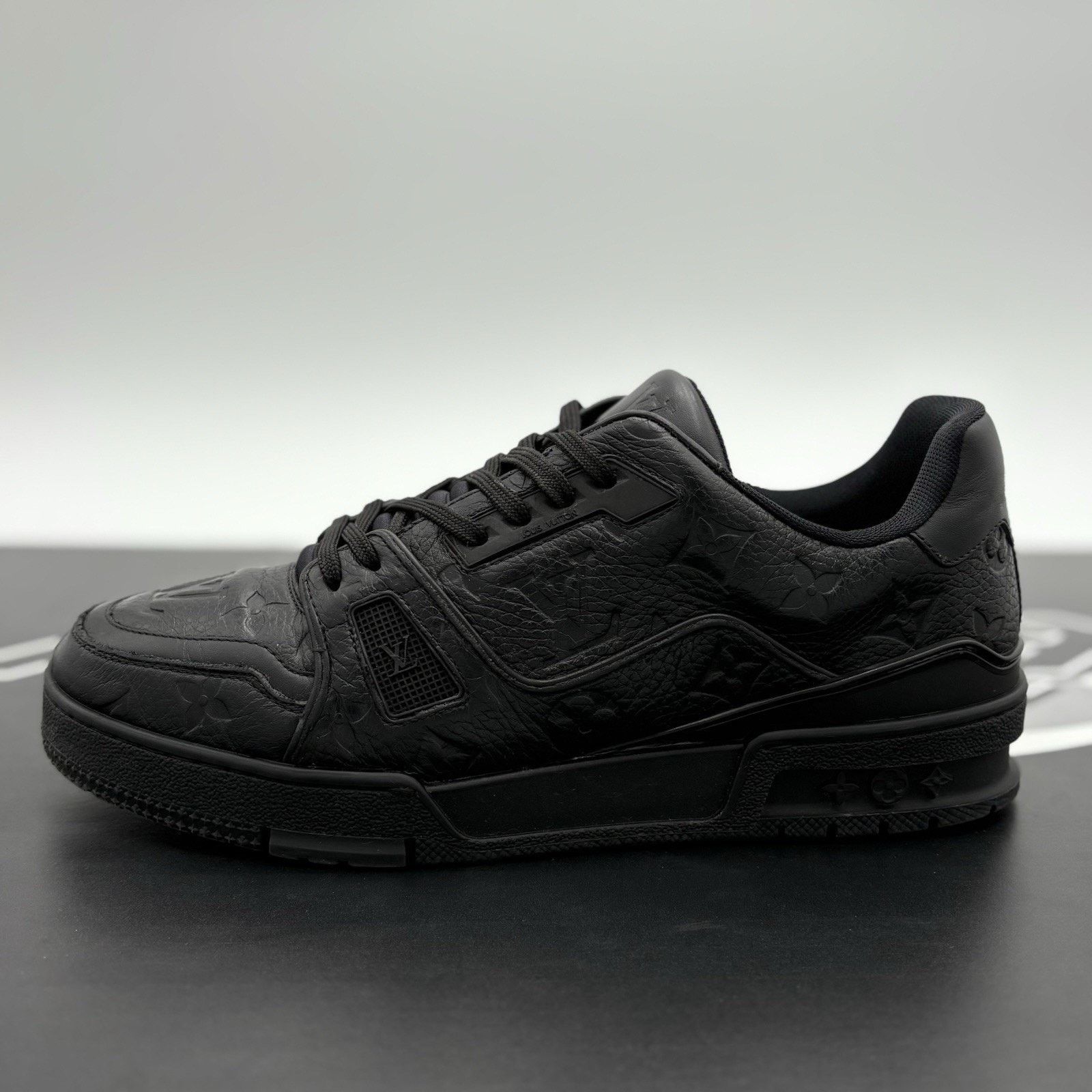 Louis Vuitton (US 7-7.5) Louis Vuitton Trainer ' Black ' | GOOD CONDITION! Size US 7.5 / EU 40-41 - 8 Thumbnail
