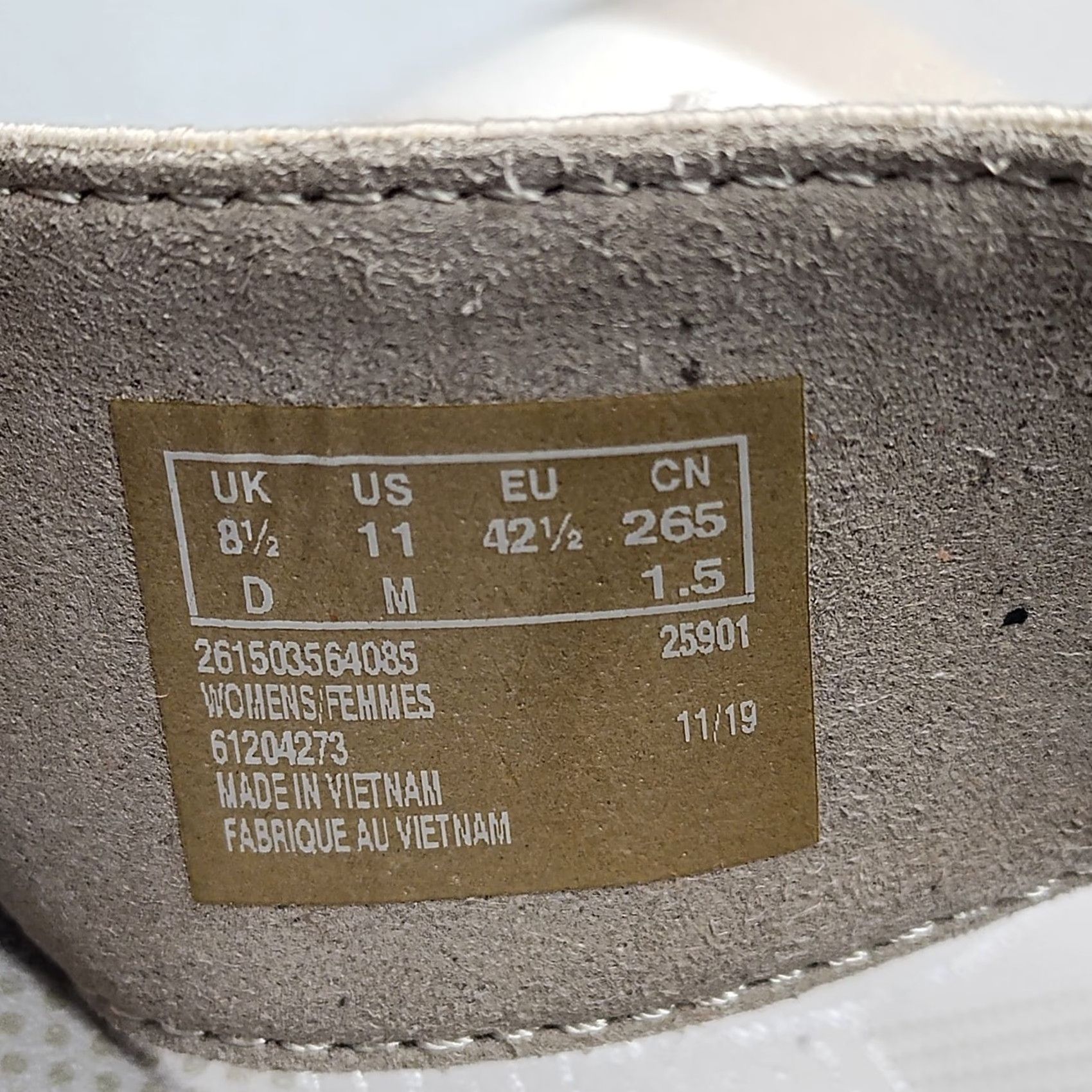 Clarks Clarks Cloudsteppers Sandals Womens Size 11 Gray White Cushioned Hook & Loop Size US 11 / IT 41 - 2 Thumbnail