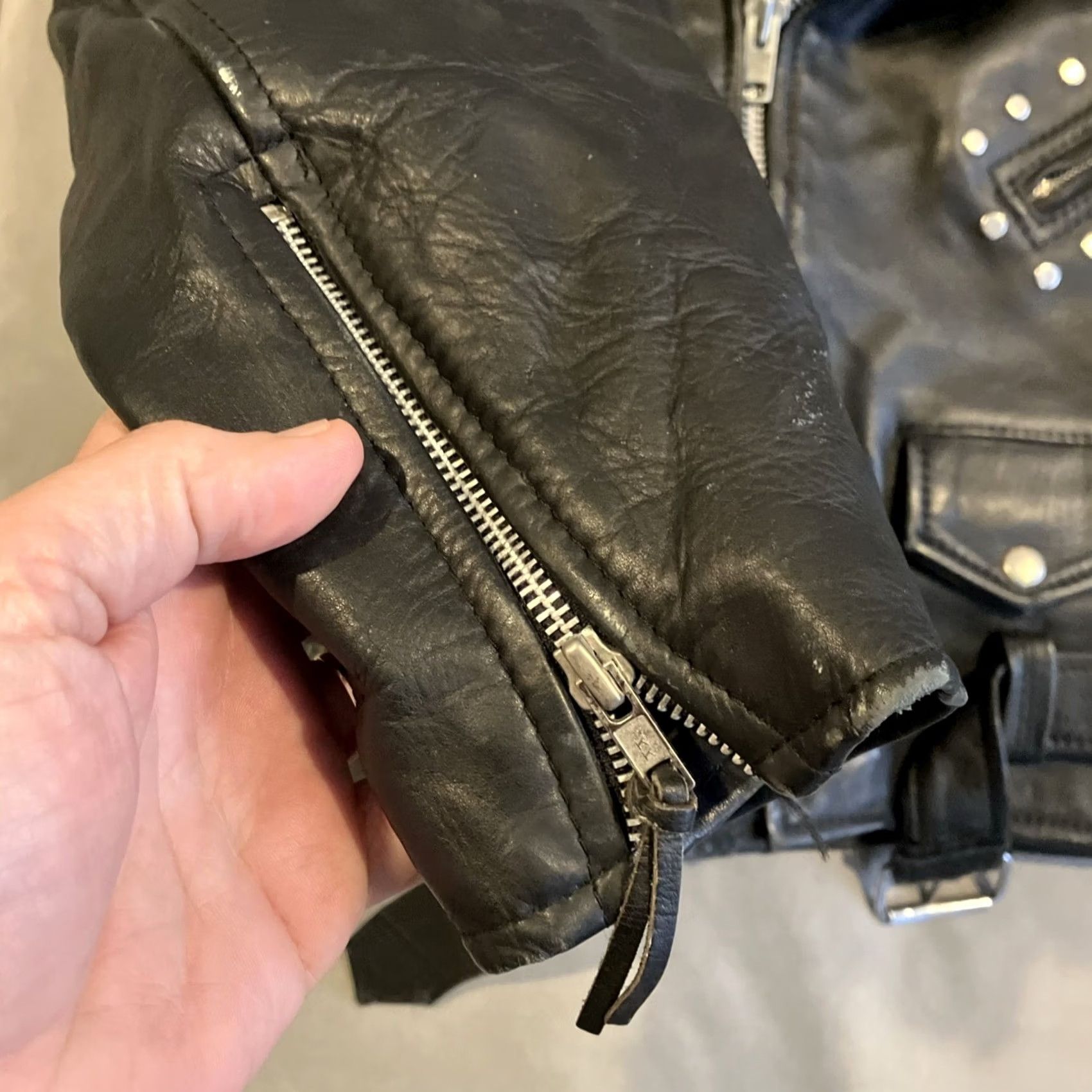 Vintage VINTAGE First Genuine Leather Studded Motorcycle Jacket Men 46 Black Zipper Biker 90s Mens Regular Leather Jacket Size US S / EU 44-46 / 1 - 3 Thumbnail