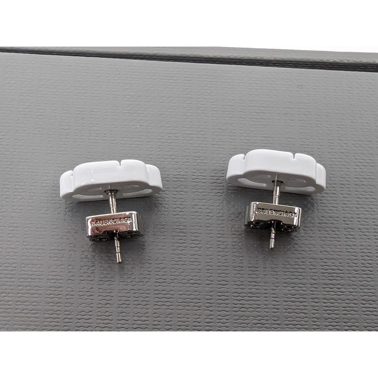 Balenciaga o1rshd1 Q:2 / Size: OS / BB Stud Earrings in White Size ONE SIZE - 7 Thumbnail