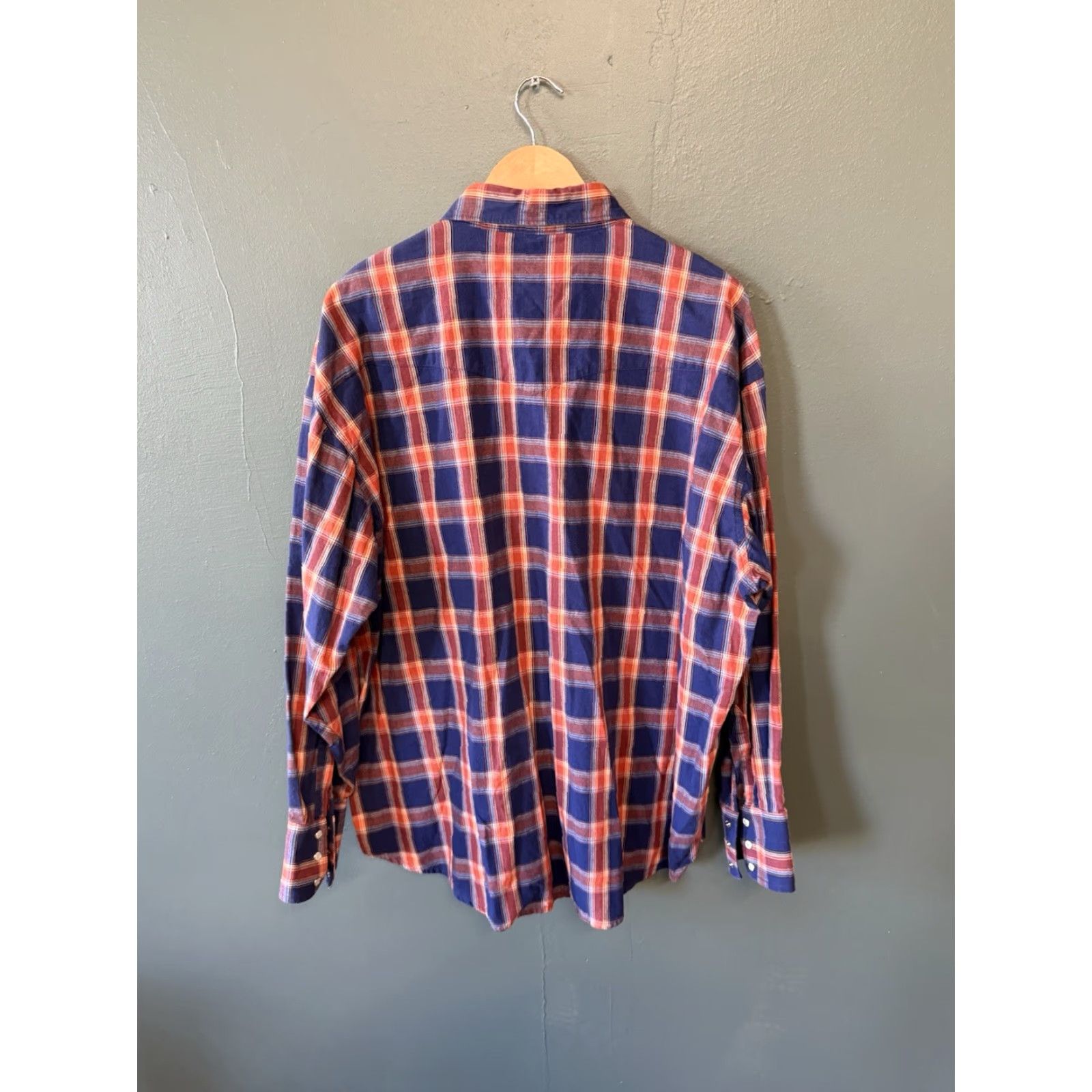 Wrangler Wrangler Mens Red Plaid Long Sleeve Pearl Snap Button-Up 2XL Shirt Men Red plaid long sleeve Pearl Snap 2XL Wrangler Mens Red Plaid Button-Up Shirt Size US XXL / EU 58 / 5 - 2 Thumbnail