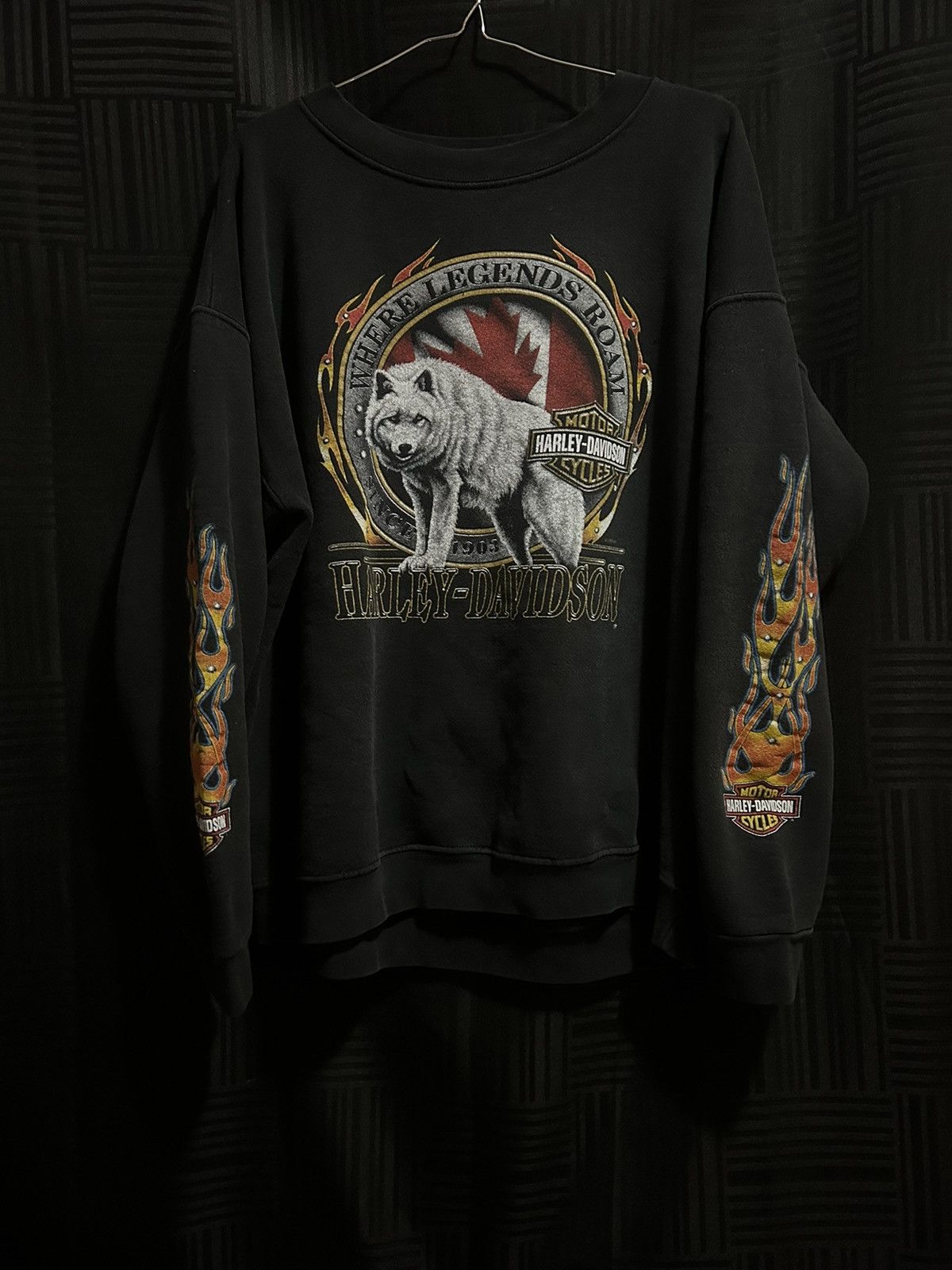 image of Vintage Y2K Harley Davidson Canada Wolf Crewneck Mens XL in Black