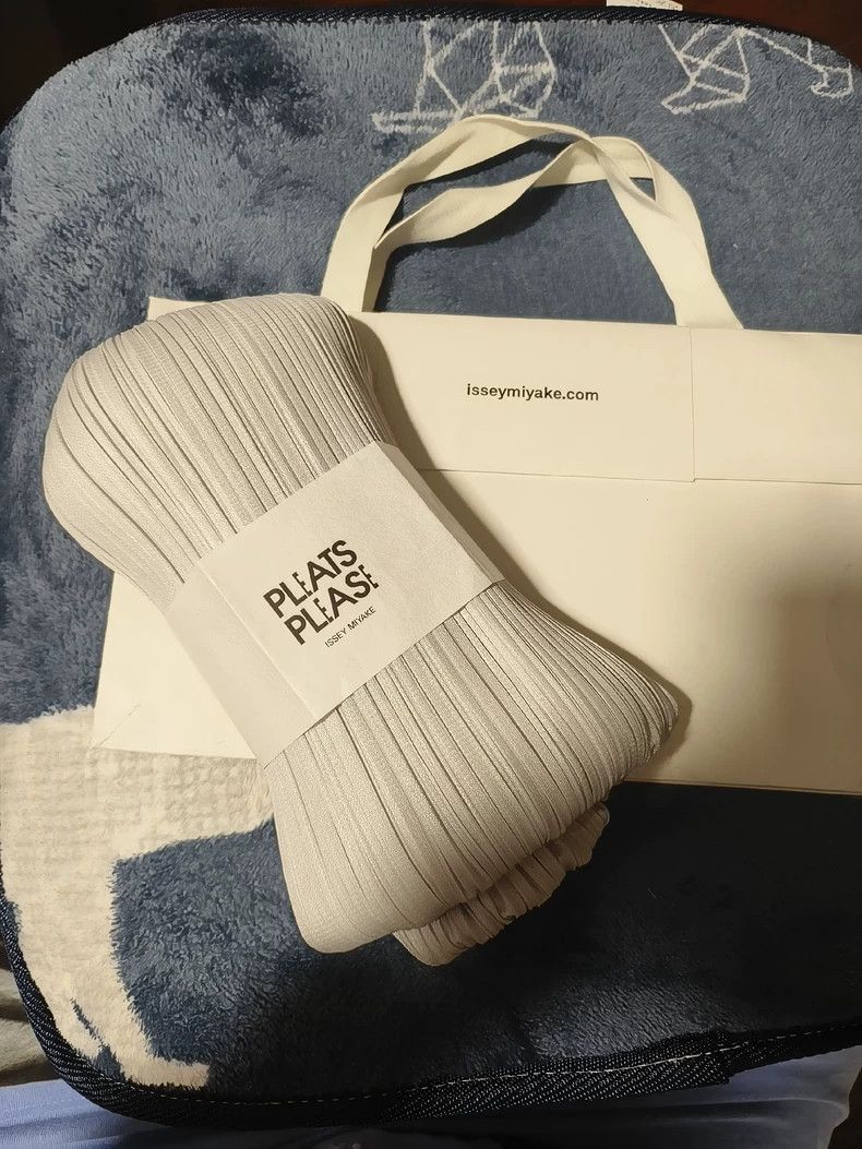 Issey Miyake Issey Miyake size:3 Light grey pleated dress Size M / US 6-8 / IT 42-44 - 1 Thumbnail