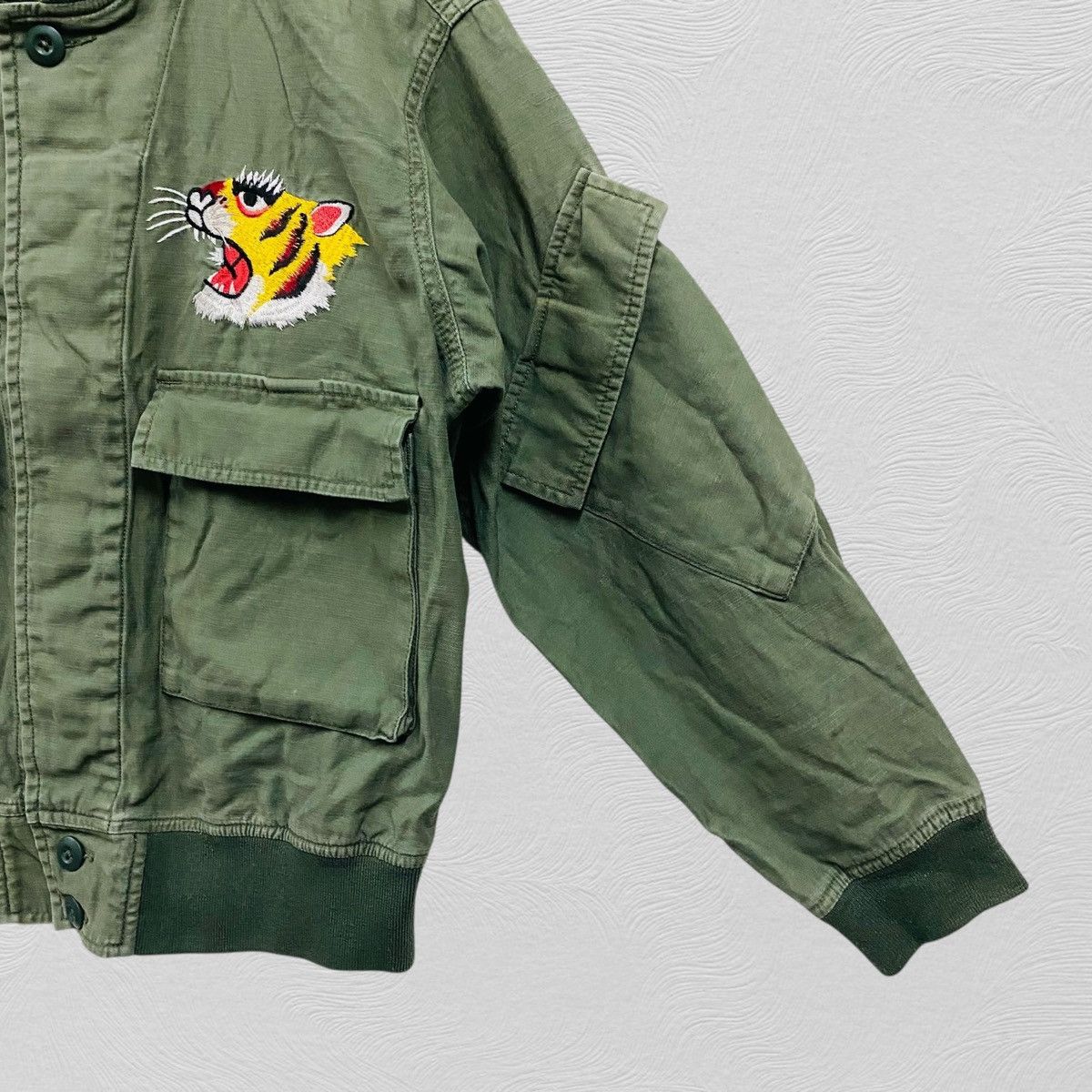 Avirex Vintage avirex tiger bomber jacket Size US M / EU 48-50 / 2 - 5 Thumbnail
