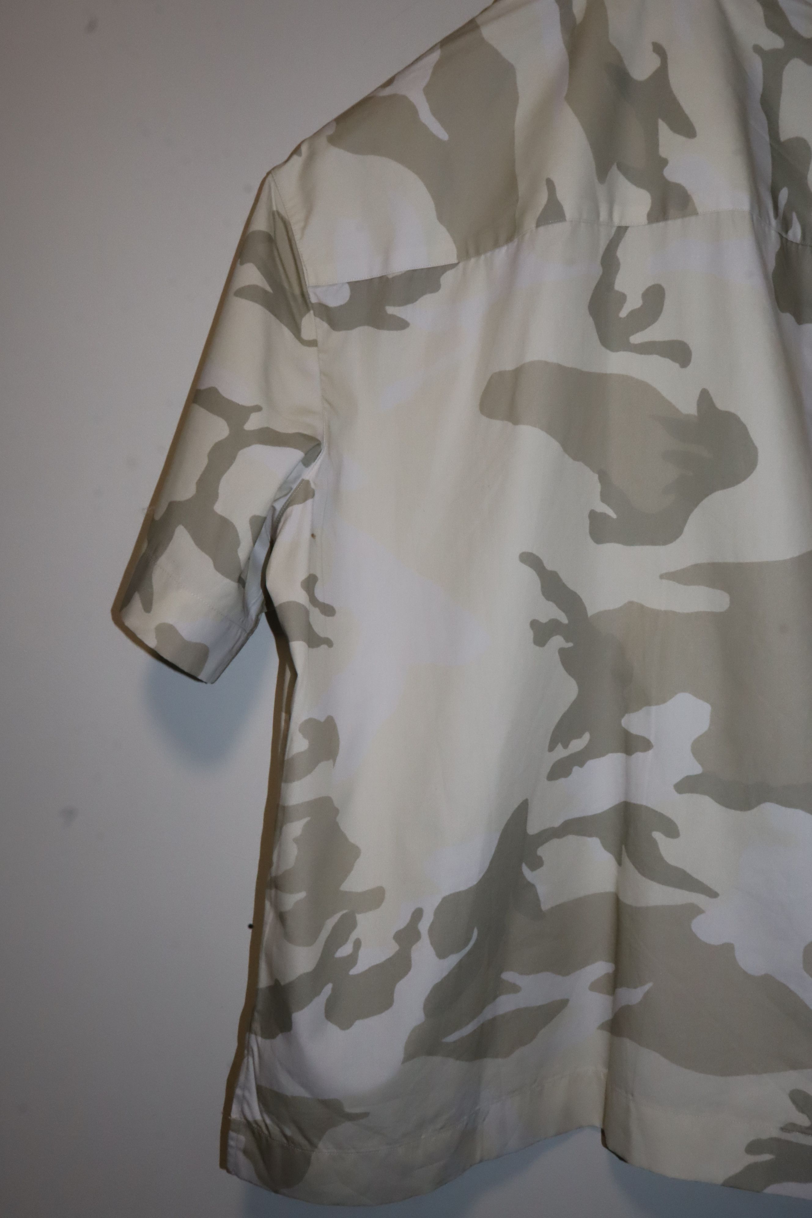 Givenchy Camo logo shirt Size US S / EU 44-46 / 1 - 7 Thumbnail