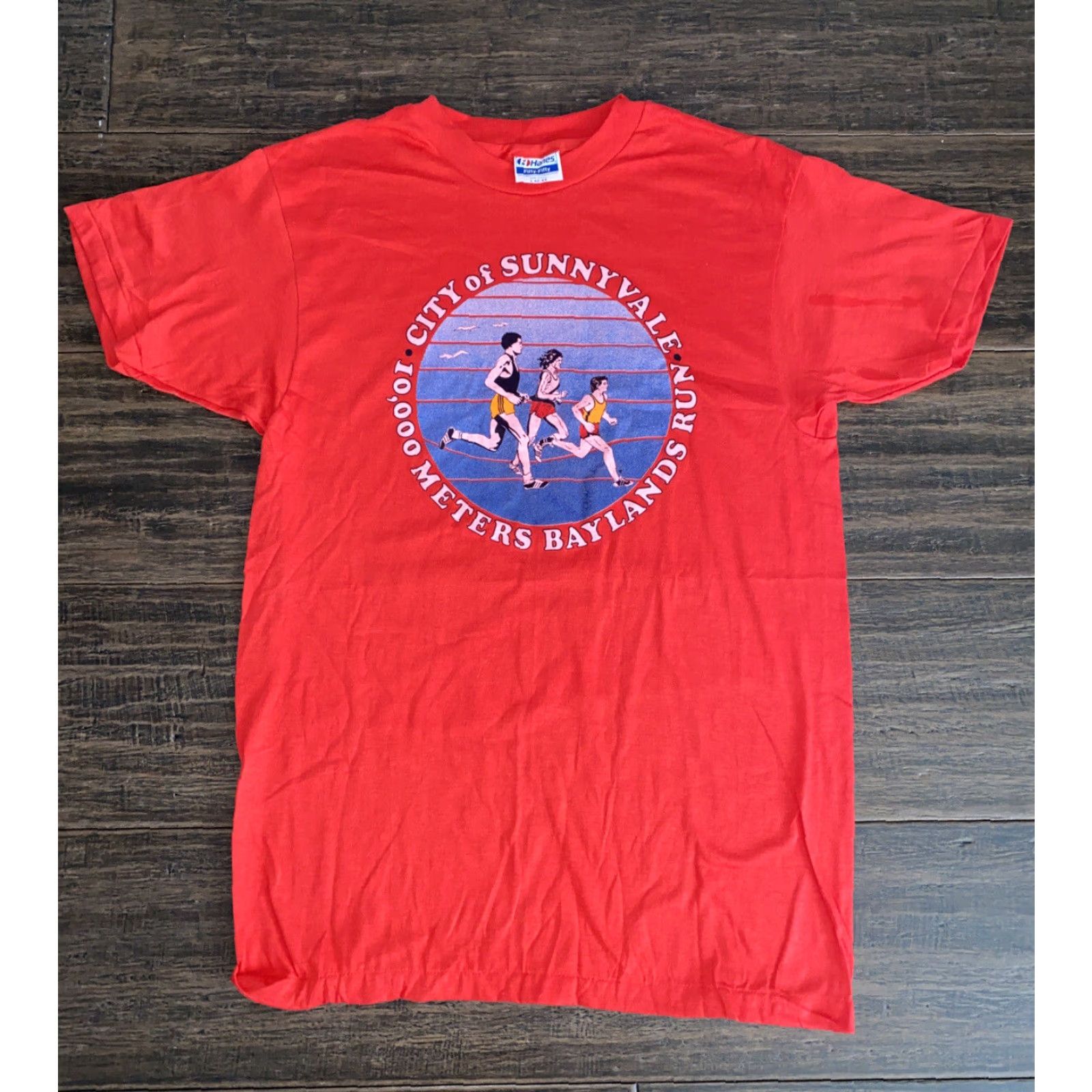 Hanes VINTAGE 1980s Hanes T-Shirt Men Large Short Sleeve Red 10k Meters Bayland Run Sunnyvale USA Size US L / EU 52-54 / 3 - 2 Thumbnail