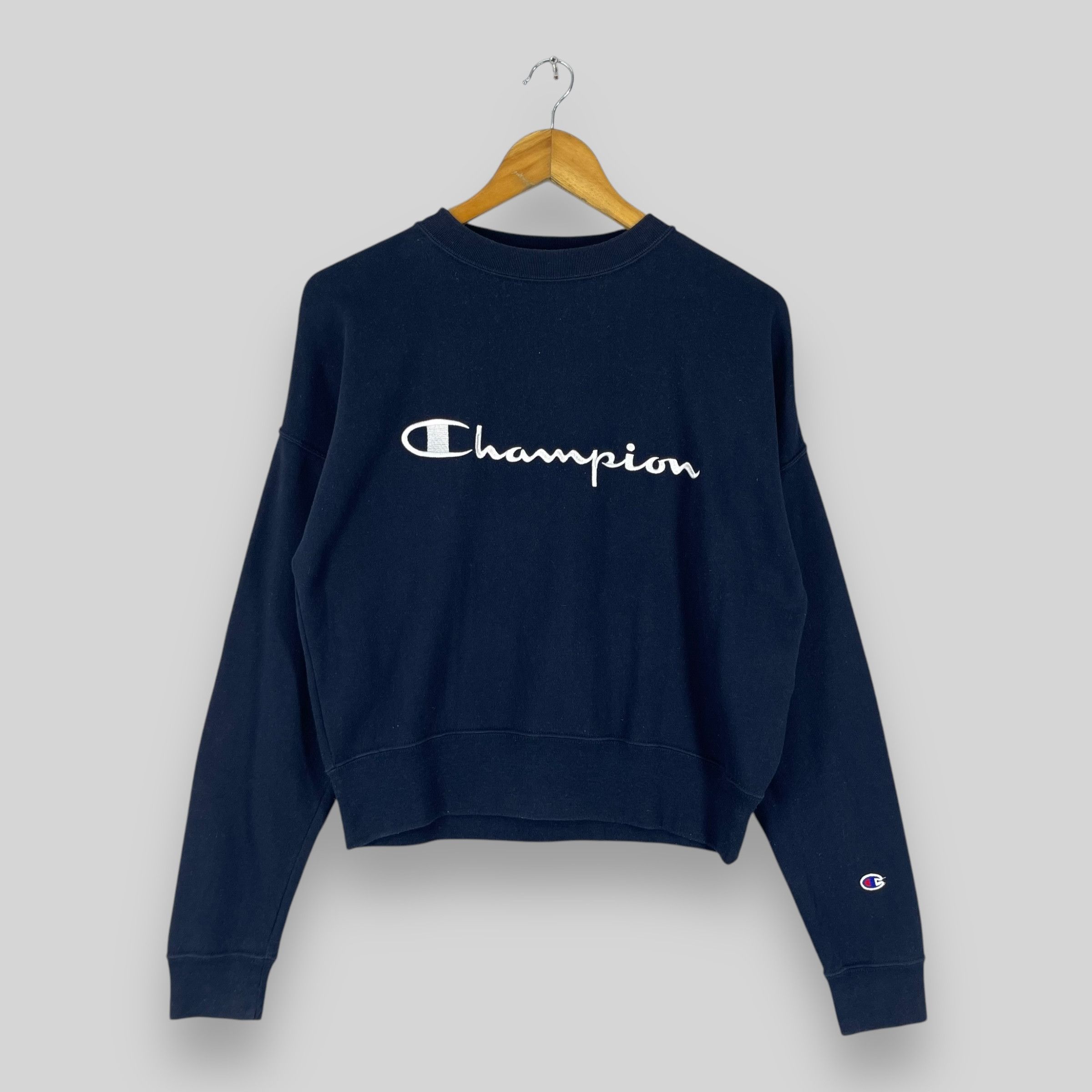 Champion Vintage CHAMPION Crop Top Spellout Embroidery Sweater Size M / US 6-8 / IT 42-44 - 1 Thumbnail