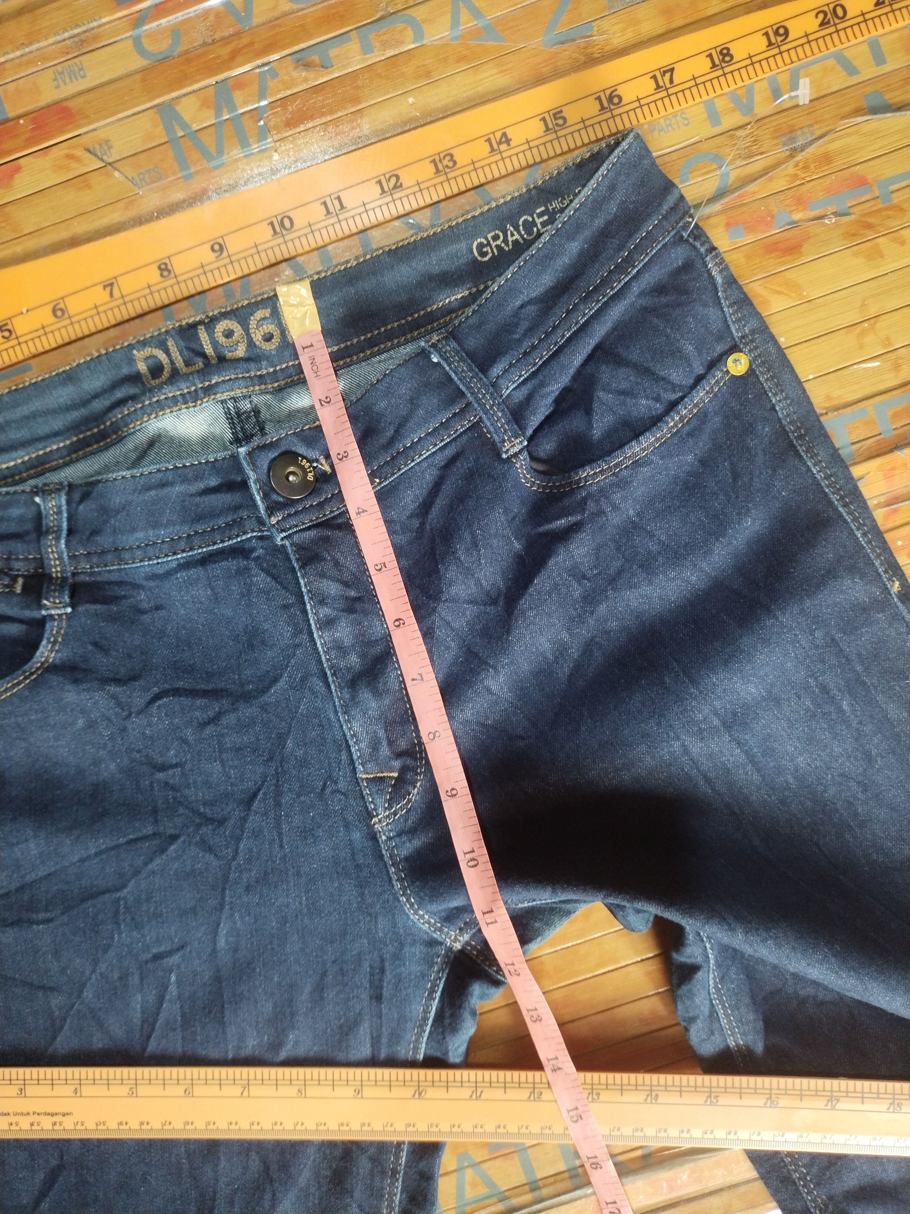 DL1961 Jeans Stretch DL1961 Grace Straight Sz 32" Size 32" / US 10 / IT 46 - 4 Thumbnail