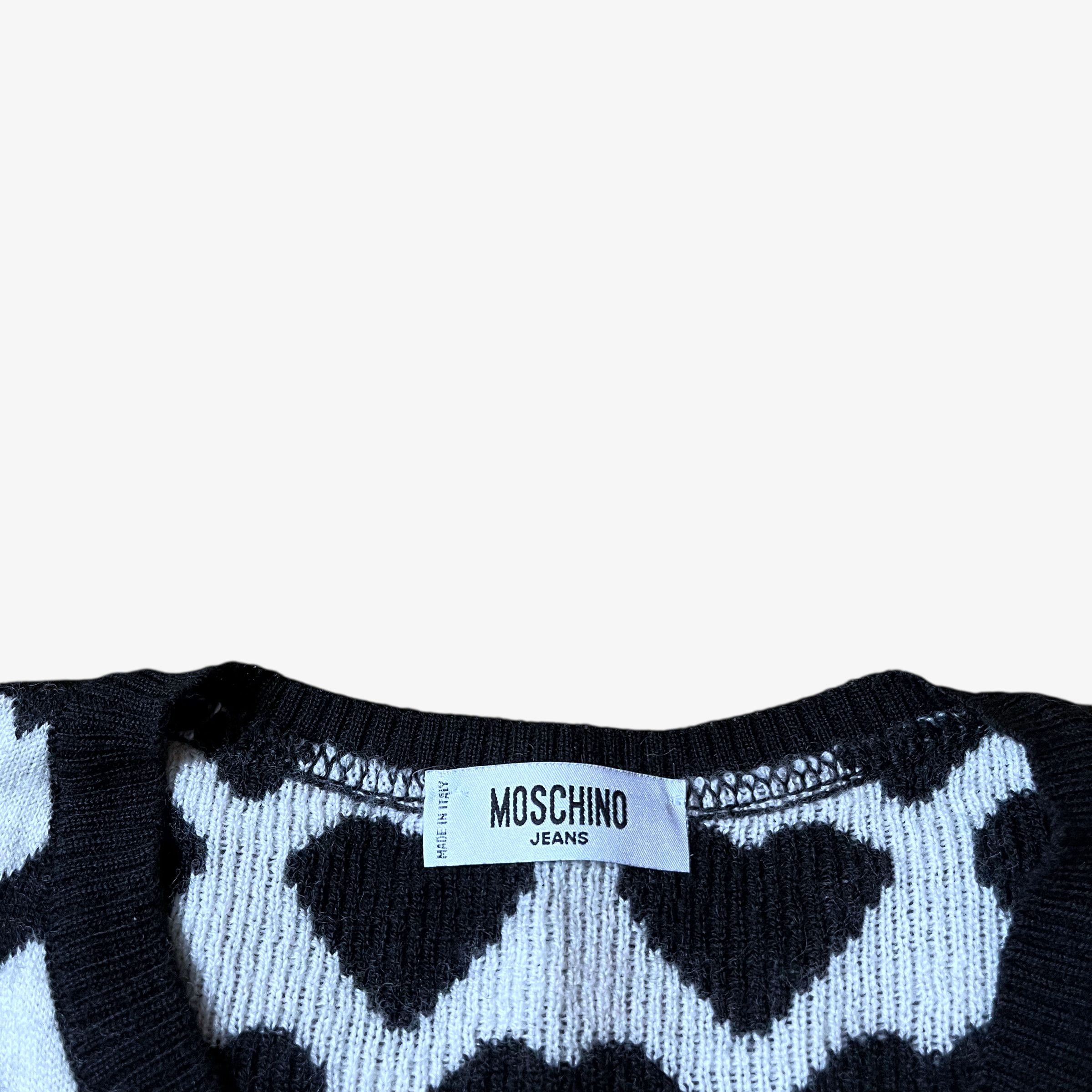 Moschino Vintage Y2K Women's Moschino Heart Print Wool V-Neck Jumper Size S / US 4 / IT 40 - 2 Thumbnail