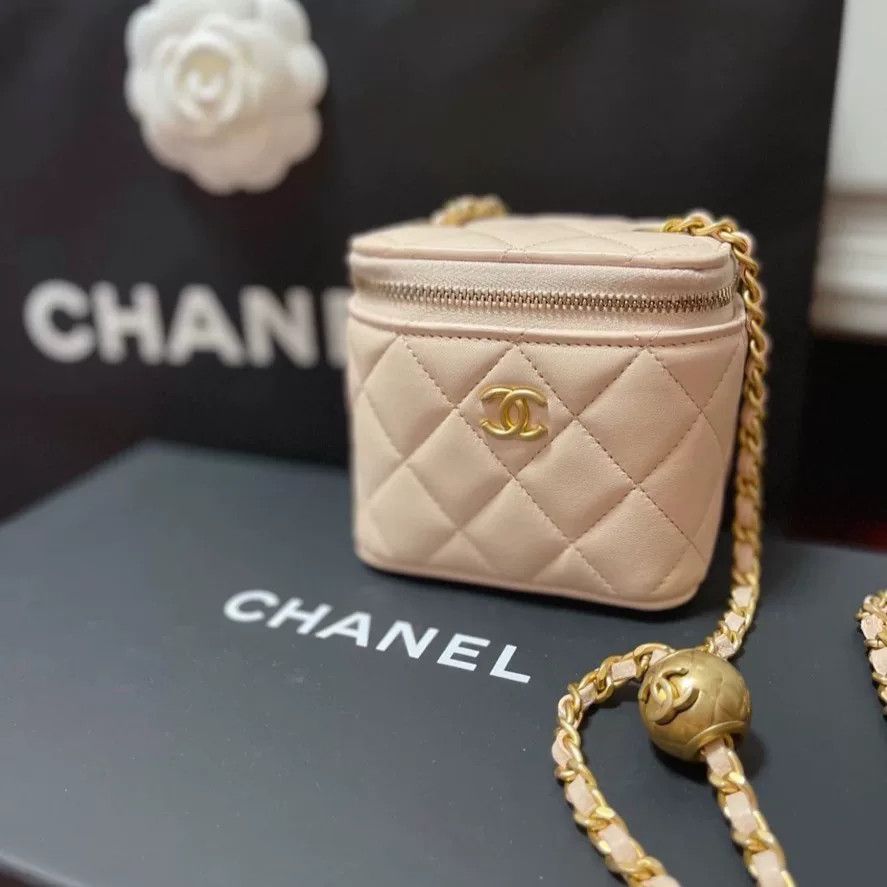 Chanel Pre-loved Bag Very good condition Size ONE SIZE - 1 Thumbnail