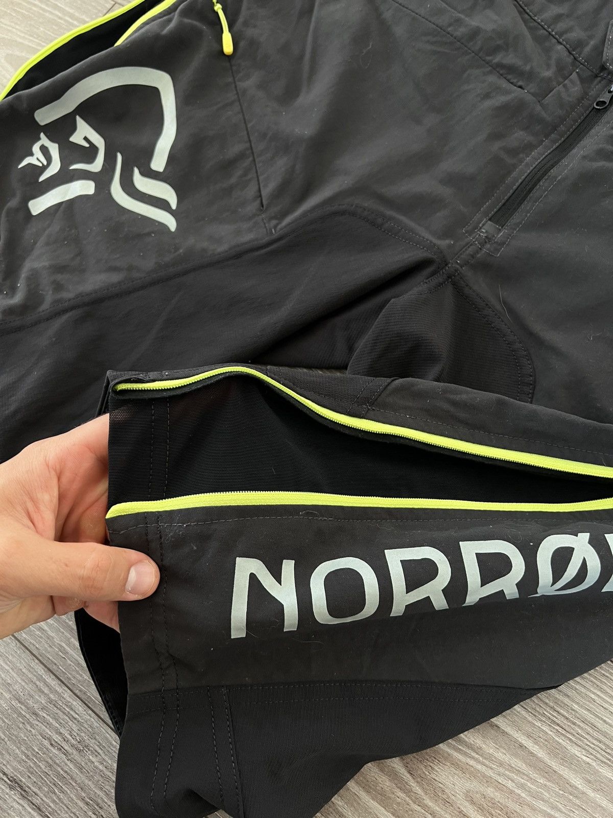 Norrona Norrona Fjora Big Logo Gorpcore Phantom - Caviar Shorts Size US 34 / EU 50 - 16 Thumbnail