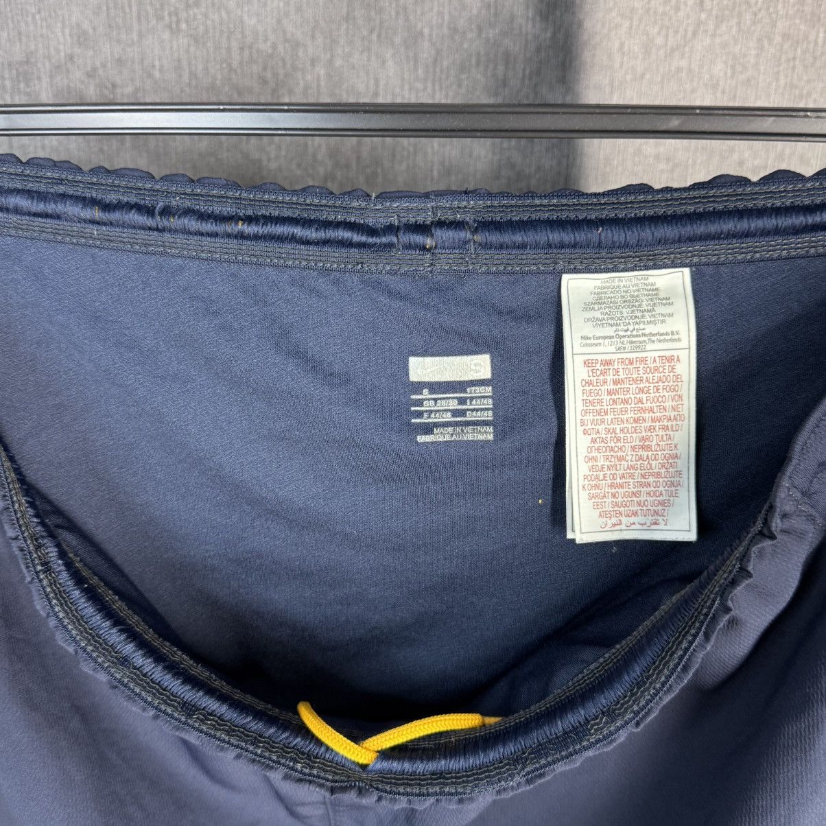 Nike x2 Vintage Nike soccer shorts Arsenal logo size S blue/white Size US 30 / EU 46 - 7 Thumbnail