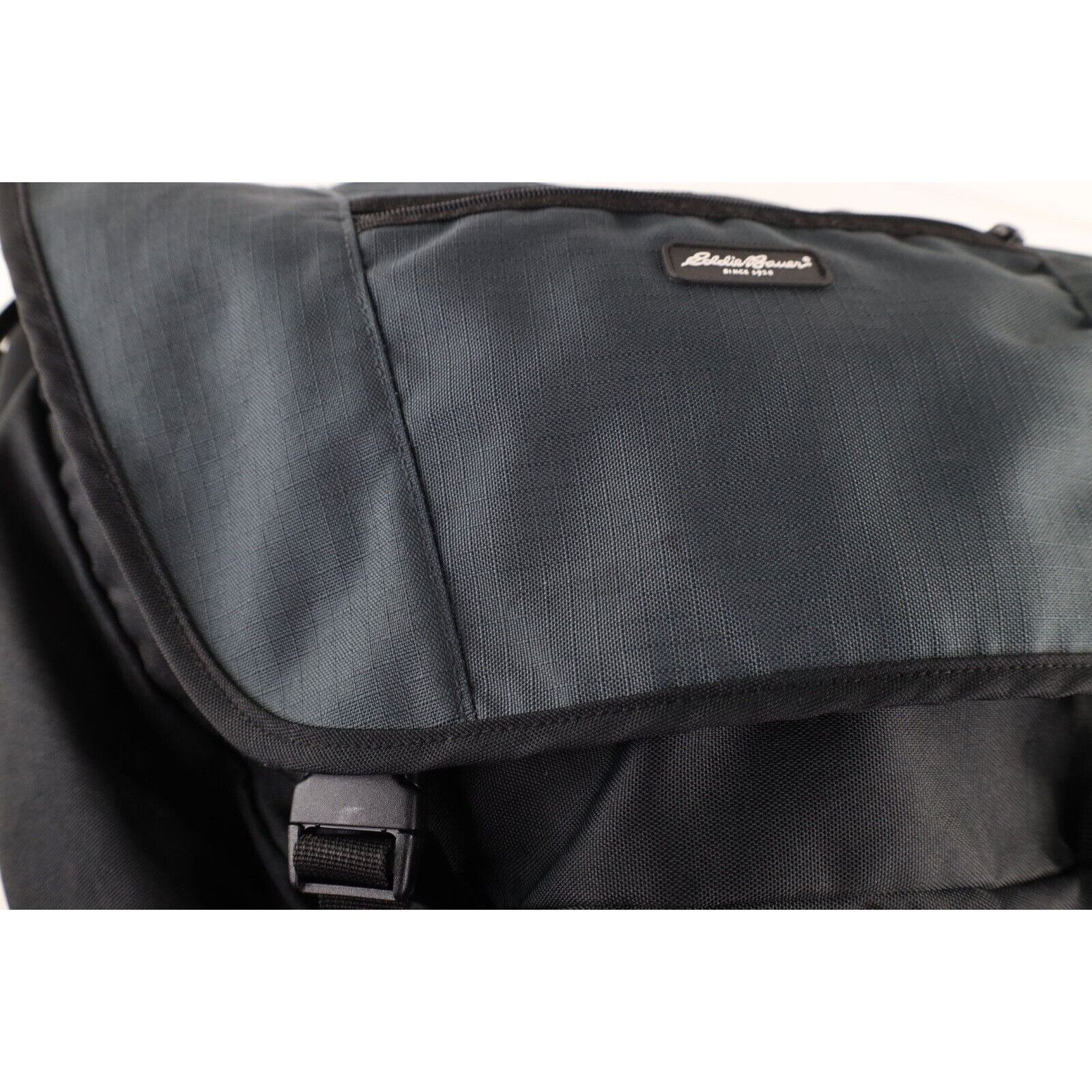 Eddie Bauer × Vintage Vintage 90s Y2K Eddie Bauer Crossbody Messenger Bag Size ONE SIZE - 6 Thumbnail
