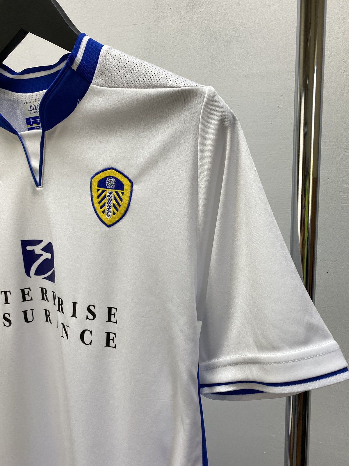Macron × Vintage Leeds United 2013 2014 Home Soccer Jersey Size US S / EU 44-46 / 1 - 18 Thumbnail