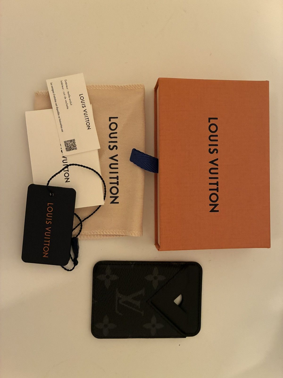 Louis Vuitton Louis Vuitton Magnetic Card Holder Size ONE SIZE - 3 Thumbnail