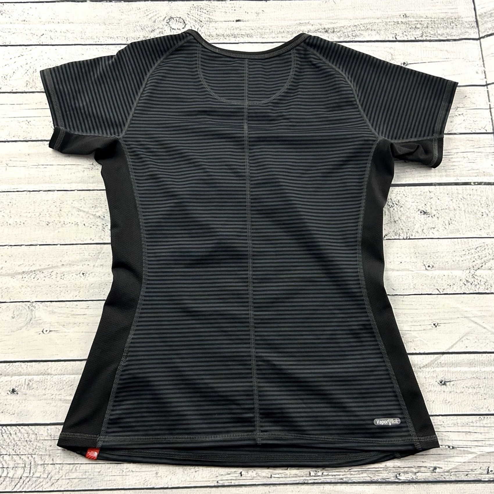 The North Face The North Face VaporWick Striped Short Sleeve T Shirt Women's Small Black Gray Size S / US 4 / IT 40 - 6 Thumbnail