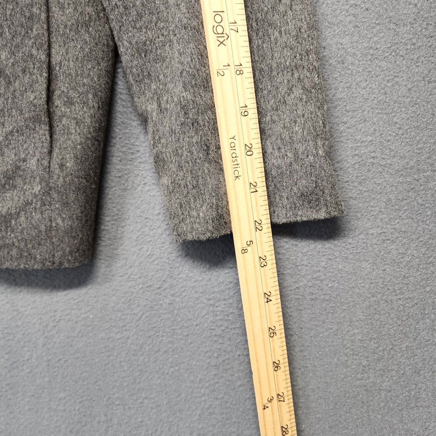 Lord & Taylor VINTAGE Lord & Taylor Blazer Womens 8 P Grey Wool Cashmere Classic Career Jacket Size M / US 6-8 / IT 42-44 - 6 Thumbnail