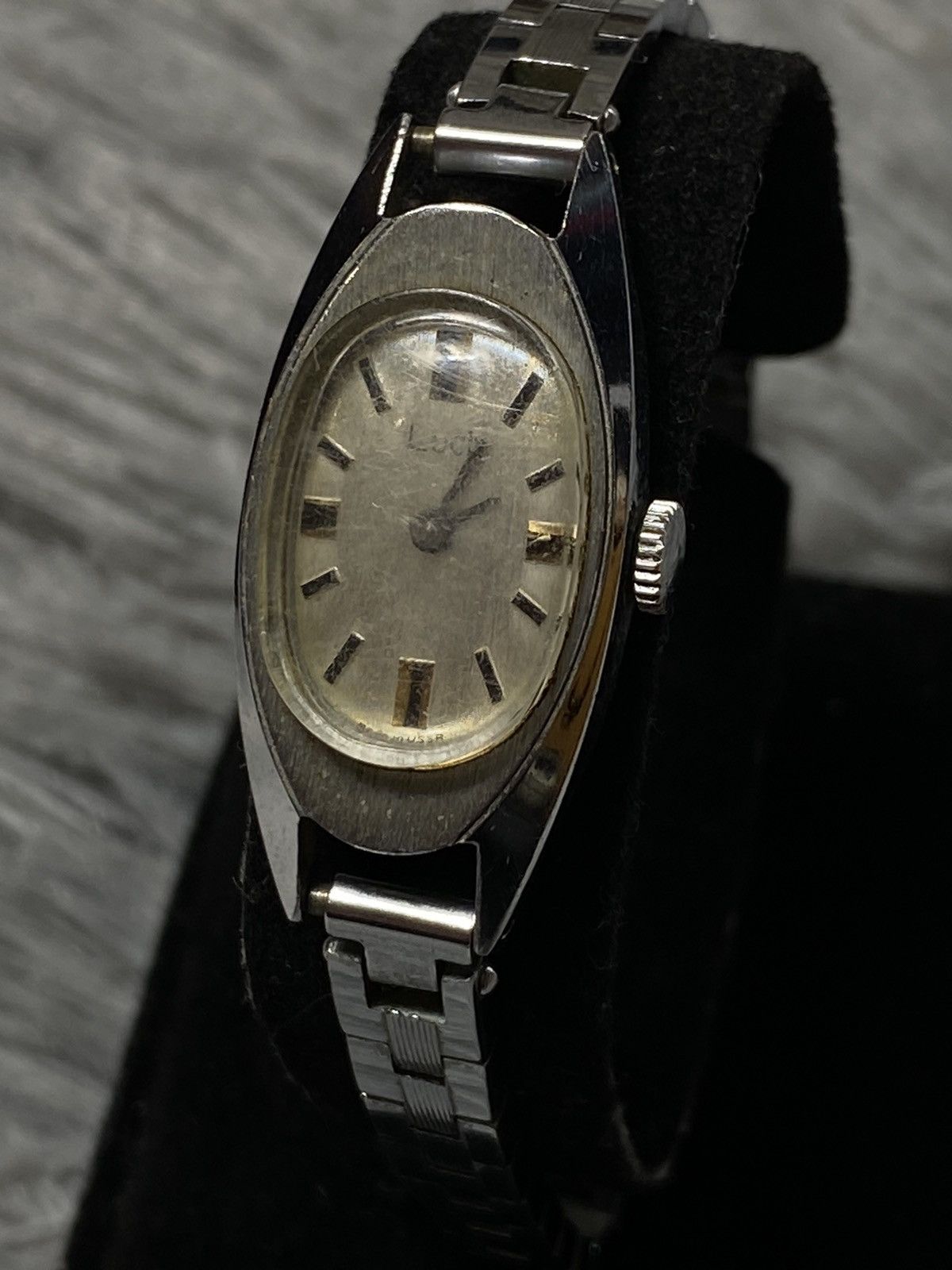 Vintage Vintage Luch Mechanical Watch Slim Design | Japanese Brand Size ONE SIZE - 1 Thumbnail
