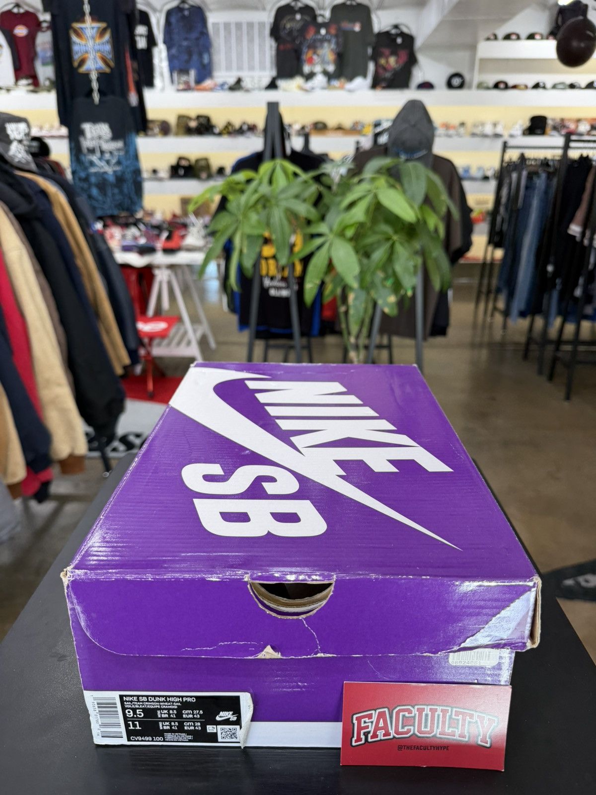 Nike Nike SB Dunk High Sail Bright Crimson Size 9.5 (2020) Size US 9.5 / EU 42-43 - 14 Thumbnail