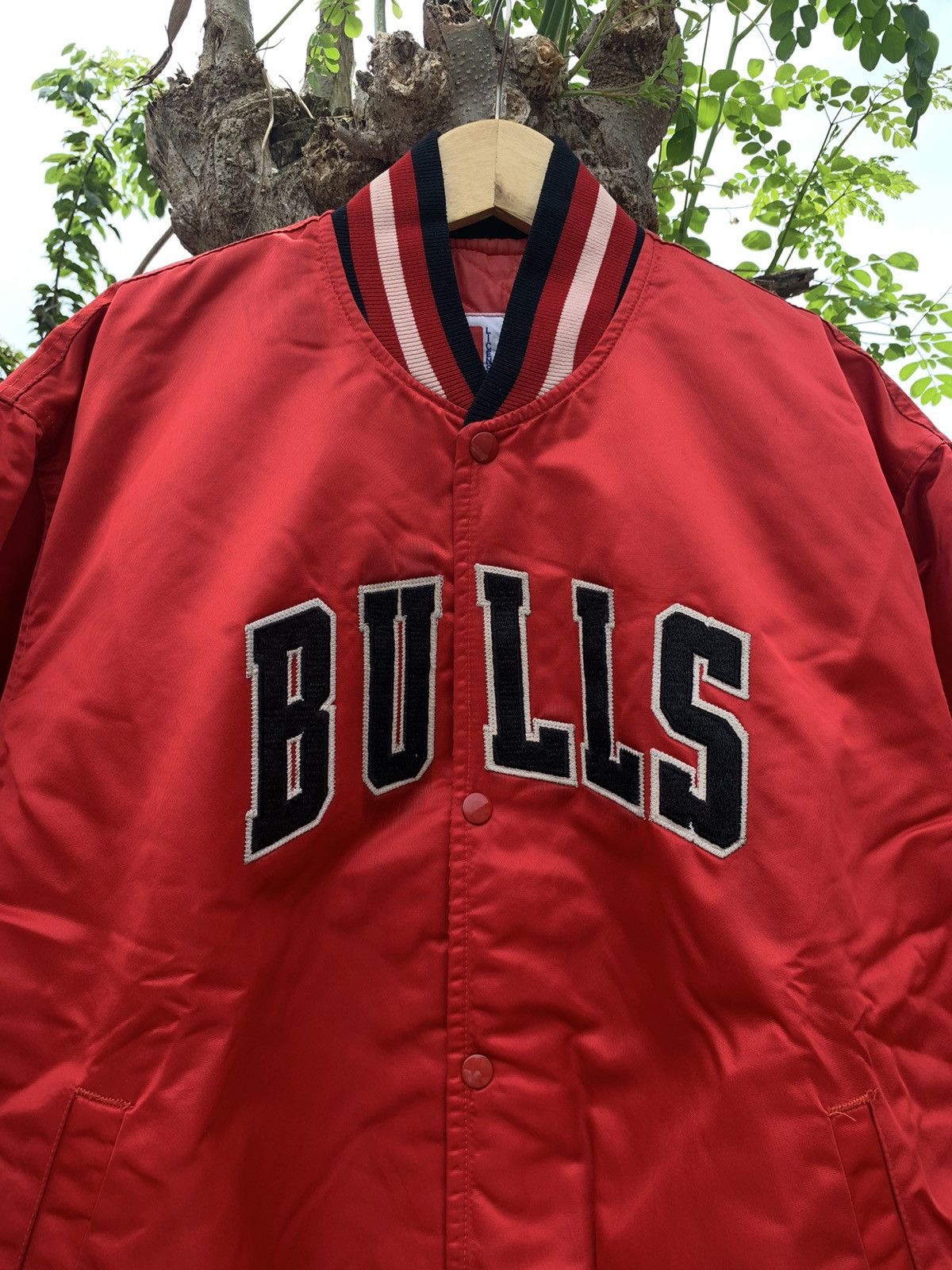 NBA × Starter STARTER VARSITY CHICAGO BULLS Size US XL / EU 56 / 4 - 2 Thumbnail