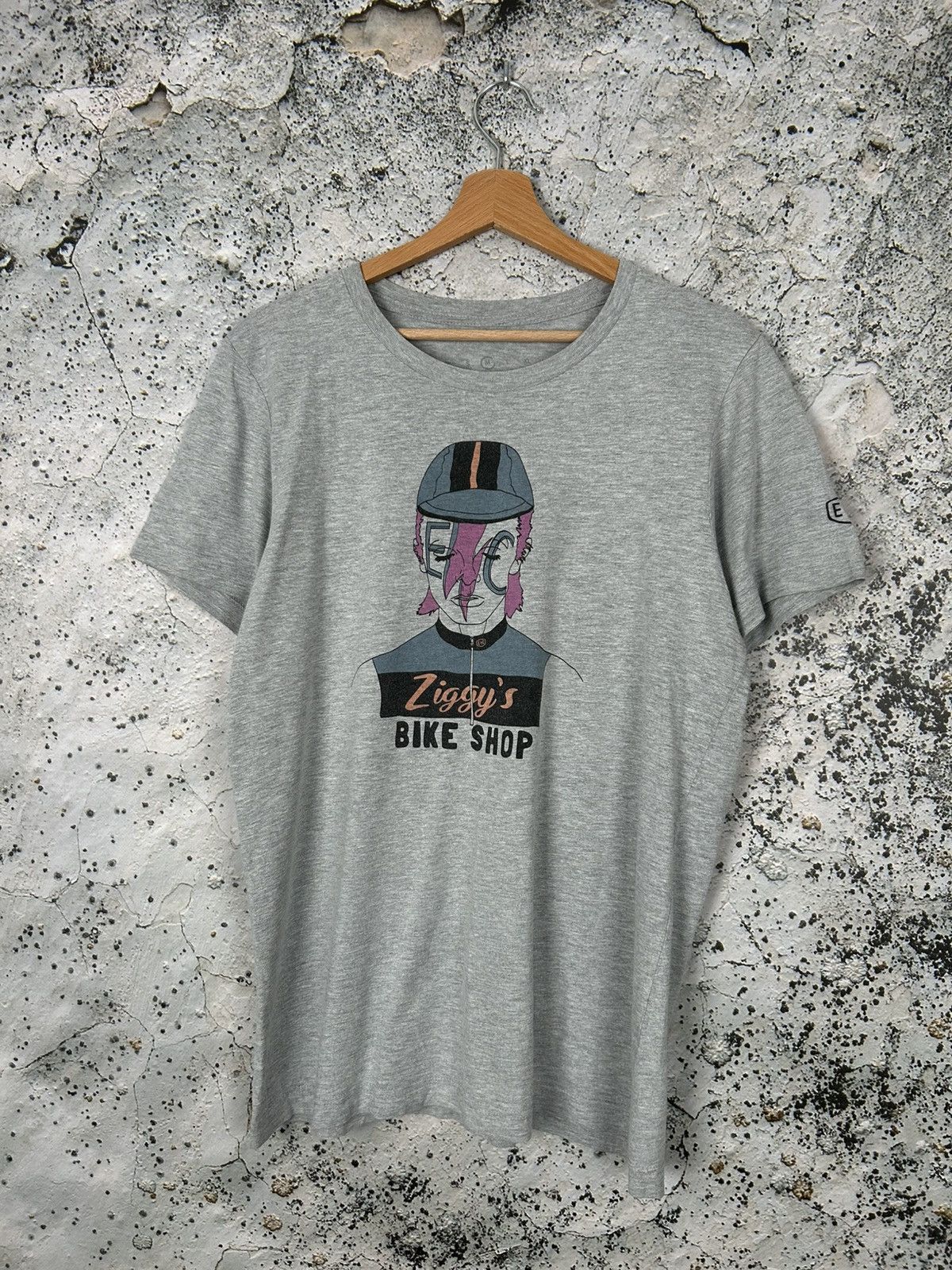 Vintage Ziggy Bike Shop David Bowie Graphic Tee Streetwear Vintage Size US M / EU 48-50 / 2 - 1 Thumbnail