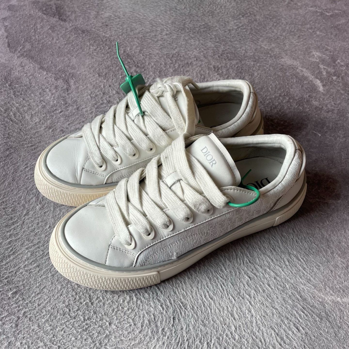 Dior Dior White Lowtop Sneakers 33 Men Size US 5 / EU 37 - 1 Thumbnail