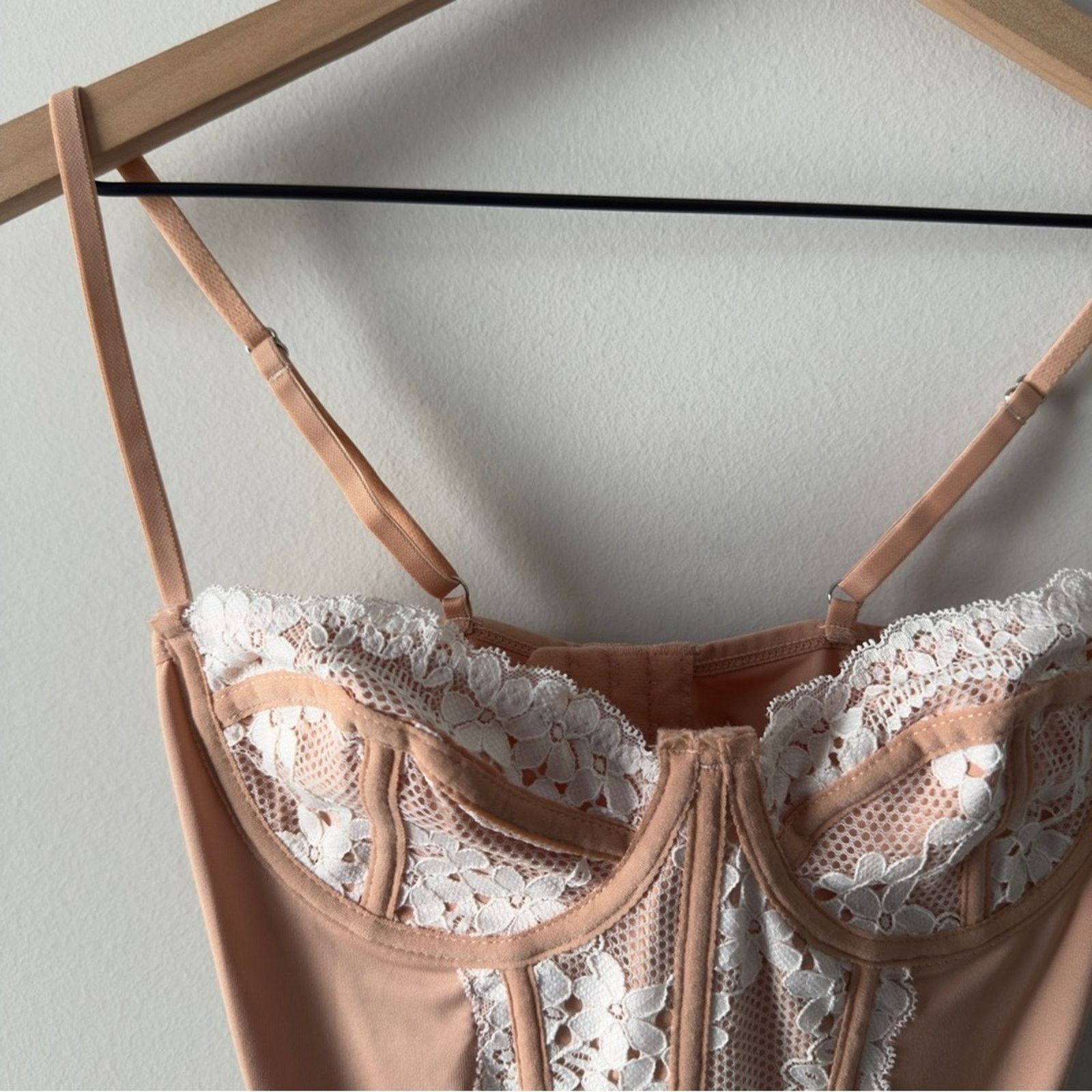 Forever 21 Forever 21 Lace Bustier Pink White Corset Top Adjustable EUC Size ONE SIZE - 5 Thumbnail