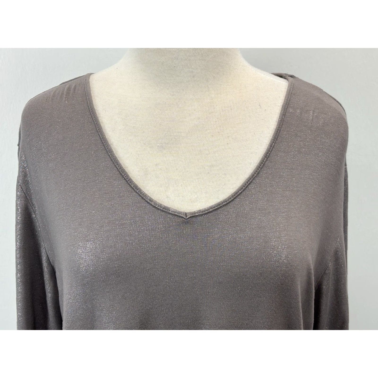 Vintage Chicos Women's Silver Shimmer T-Shirt XL Classic V-Neck Long Sleeve Gray Rayon Blend Vintage Metal Top Size XL / US 12-14 / IT 48-50 - 5 Thumbnail