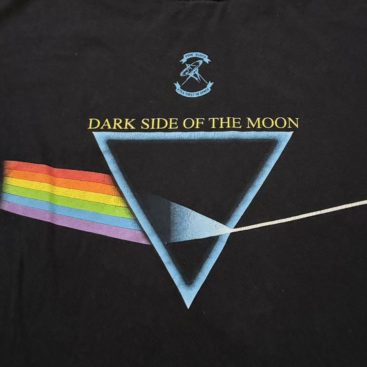 Band Tees VINTAGE LATE 90s PINK FLOYD DARK SIDE OF THE MOON TEE! Size US XL / EU 56 / 4 - 6 Thumbnail